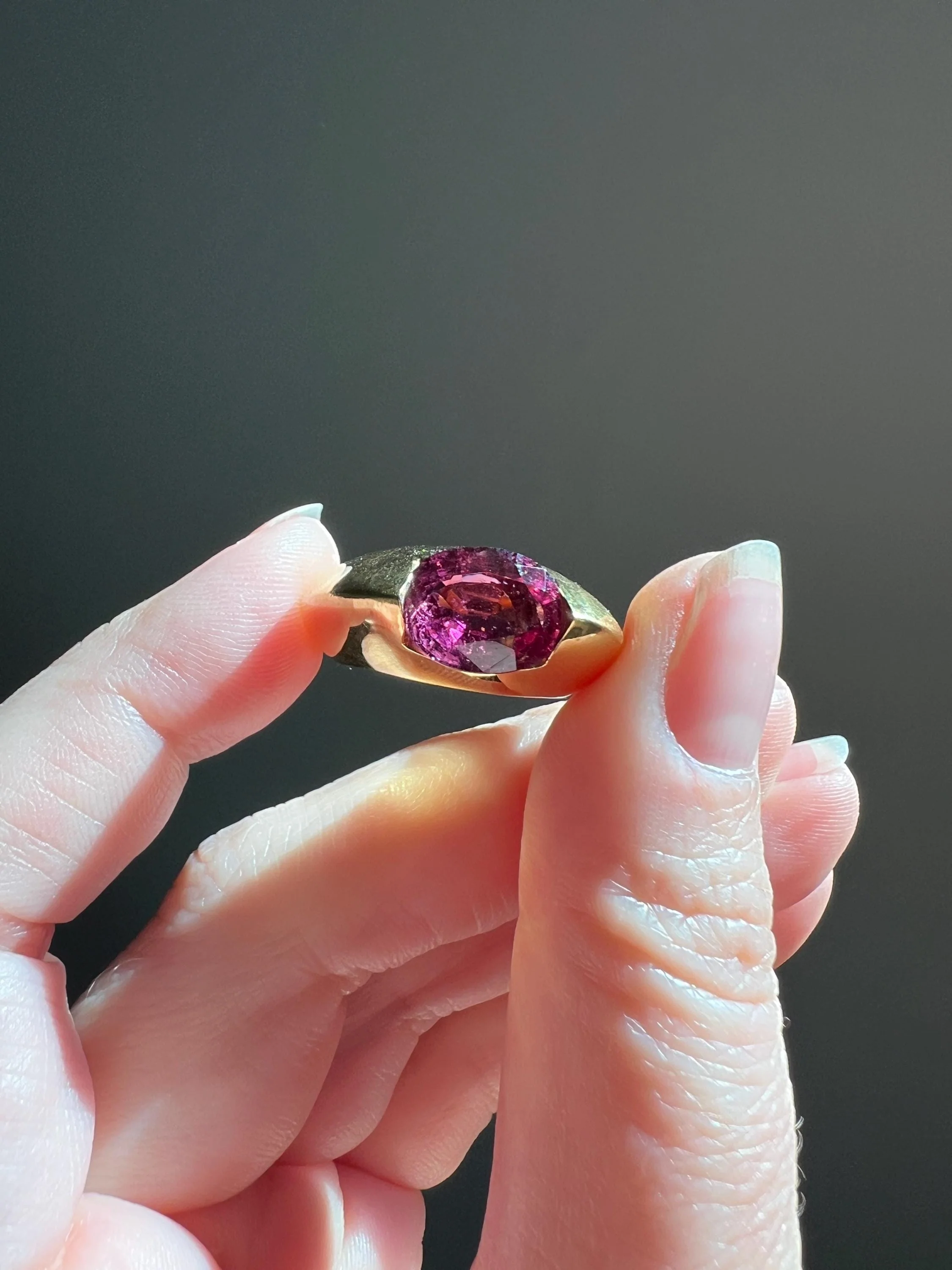MEGA Natural Pink TOURMALINE Knife Edge Domed Bombe Ring Band French Vintage Preowned HEAVY 13.6g 18k Gold Retro Statement Stacker - Image 3