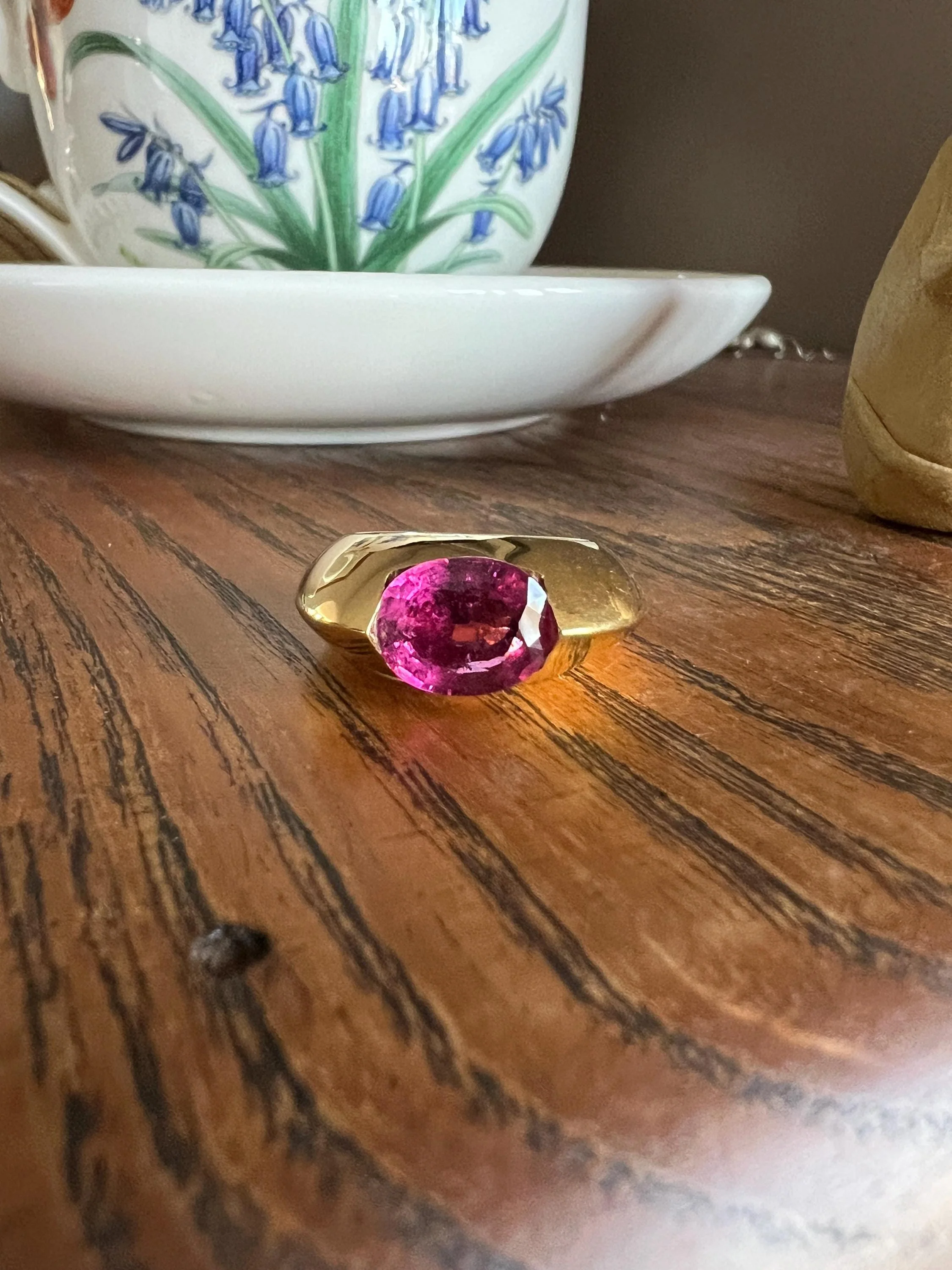 MEGA Natural Pink TOURMALINE Knife Edge Domed Bombe Ring Band French Vintage Preowned HEAVY 13.6g 18k Gold Retro Statement Stacker - Image 5