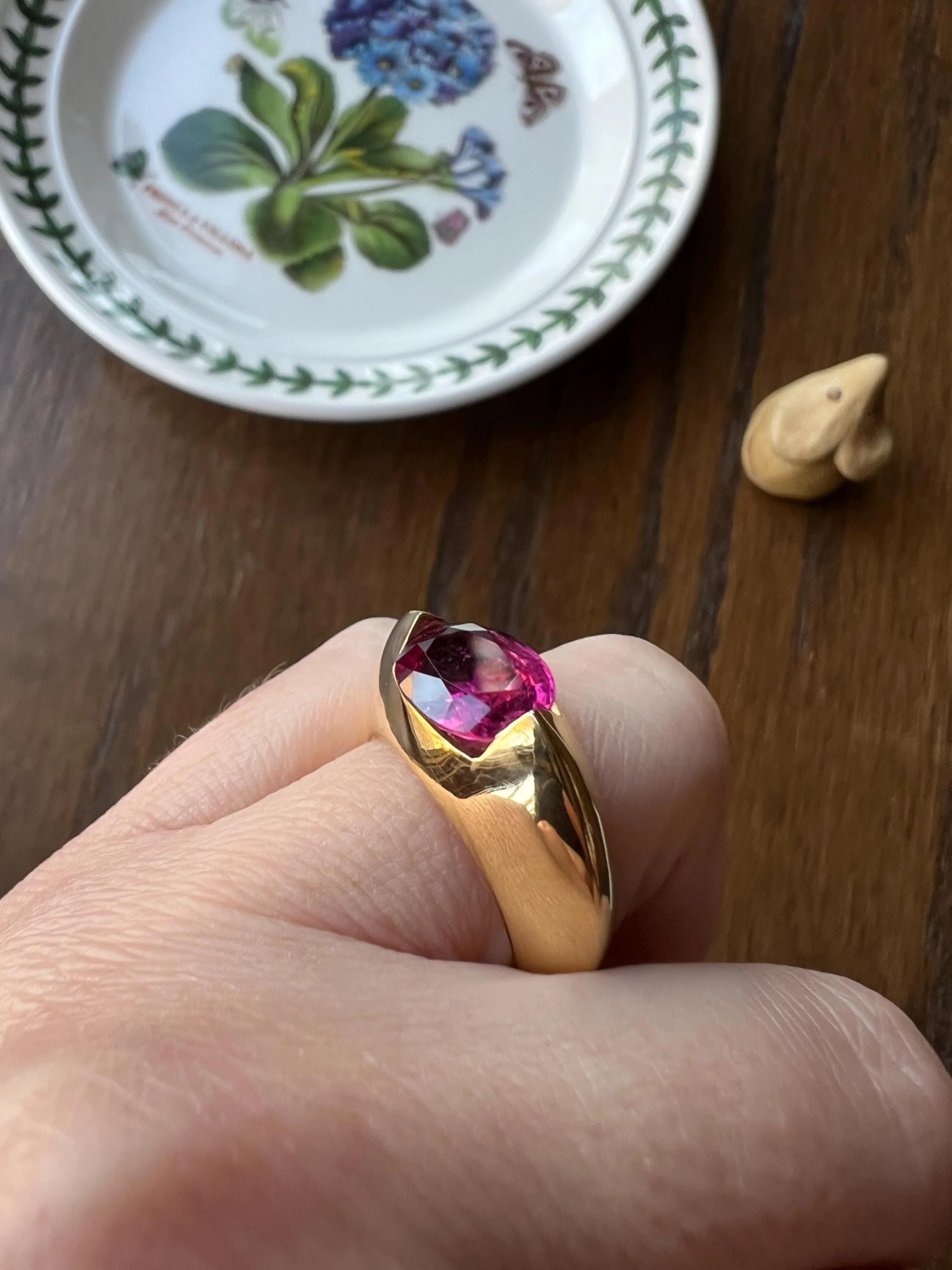 MEGA Natural Pink TOURMALINE Knife Edge Domed Bombe Ring Band French Vintage Preowned HEAVY 13.6g 18k Gold Retro Statement Stacker - Image 7