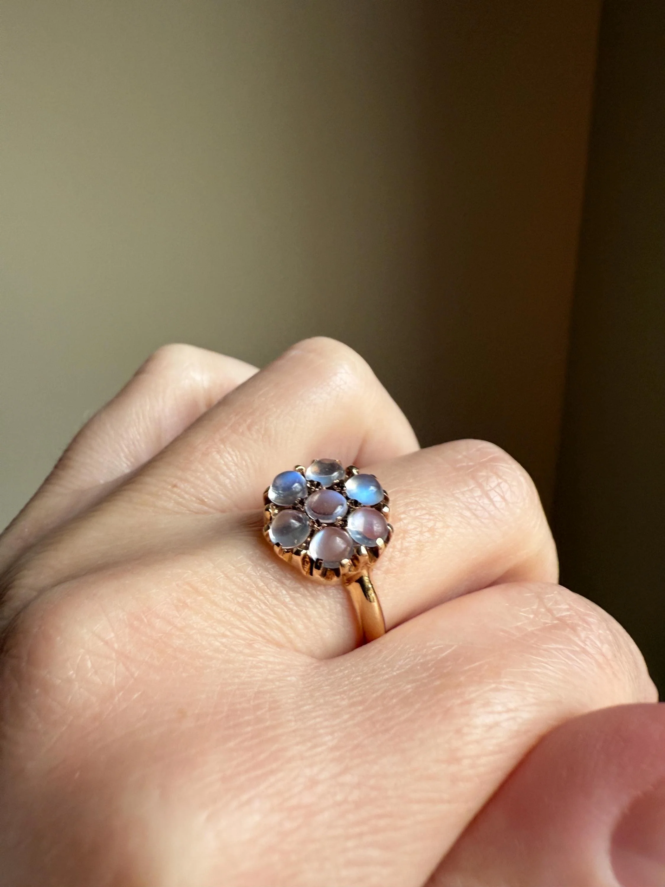 MOONSTONE Daisy Cluster Halo Ring Vintage to Art Deco Antique 14k Gold Seven Stone Blue Flash Chunky Glowing Orbs - Image 3