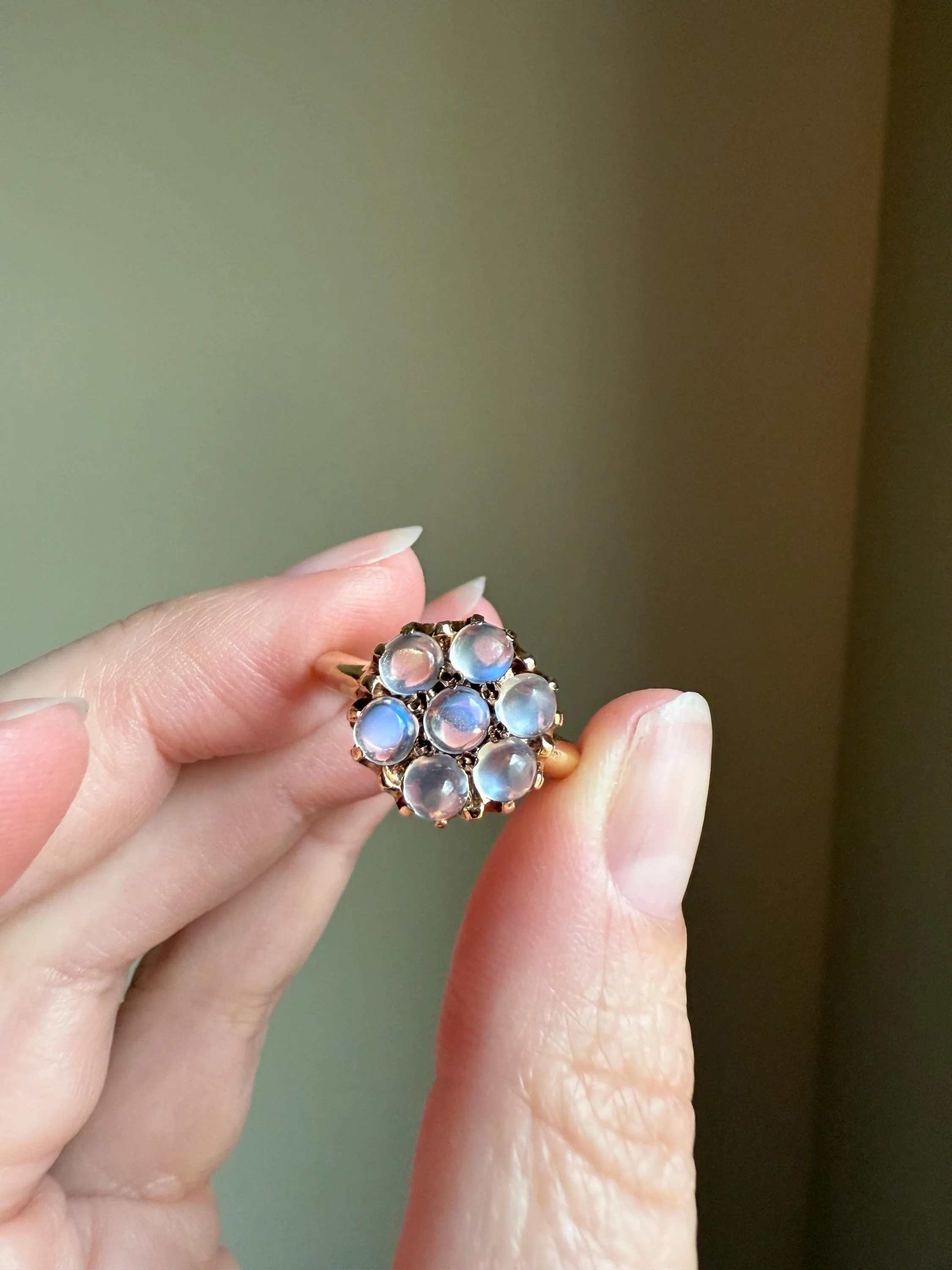 MOONSTONE Daisy Cluster Halo Ring Vintage to Art Deco Antique 14k Gold Seven Stone Blue Flash Chunky Glowing Orbs - Image 5