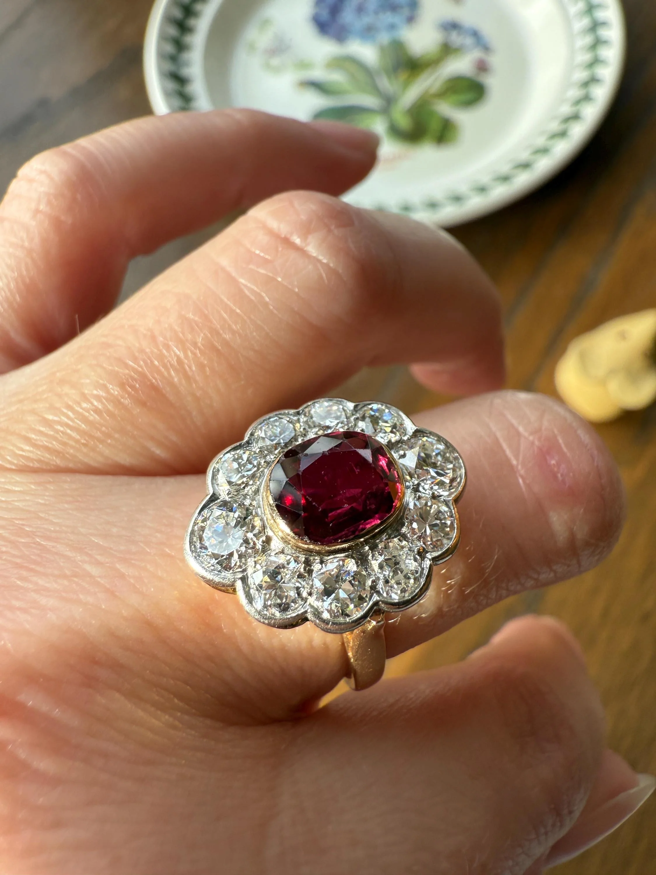 Natural RUBY Purplish Berry Red 2.2 CARATS Old European Cut DIAMOND Halo Ring 18k Gold Platinum Daisy Scalloped Elegant Classic - Image 6