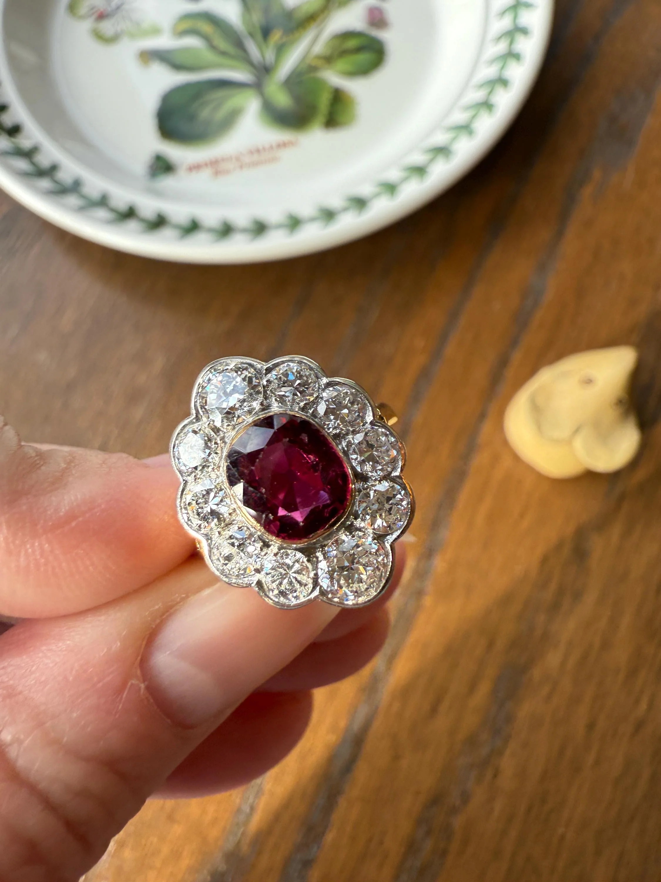 Natural RUBY Purplish Berry Red 2.2 CARATS Old European Cut DIAMOND Halo Ring 18k Gold Platinum Daisy Scalloped Elegant Classic - Image 7