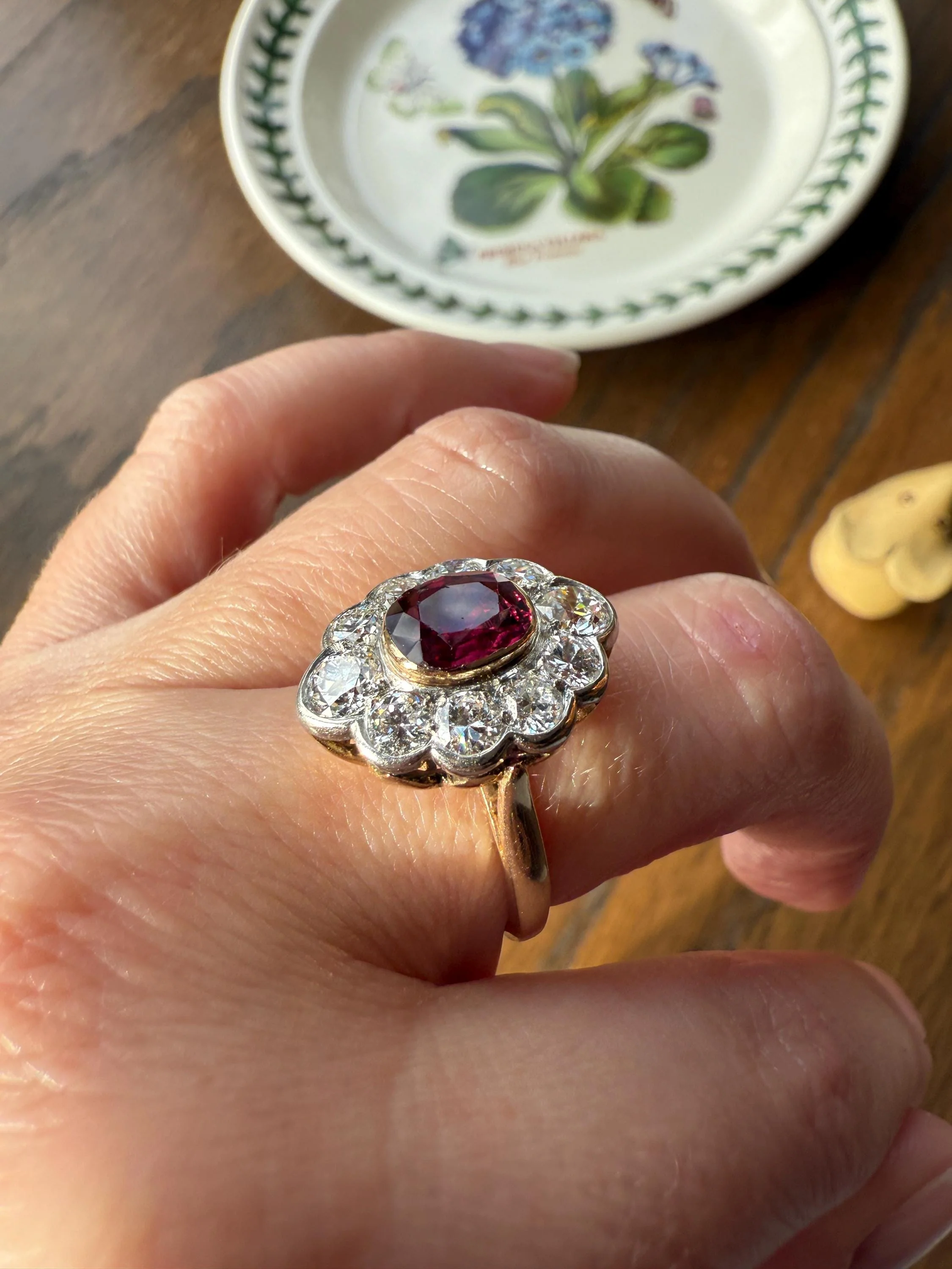 Natural RUBY Purplish Berry Red 2.2 CARATS Old European Cut DIAMOND Halo Ring 18k Gold Platinum Daisy Scalloped Elegant Classic - Image 9