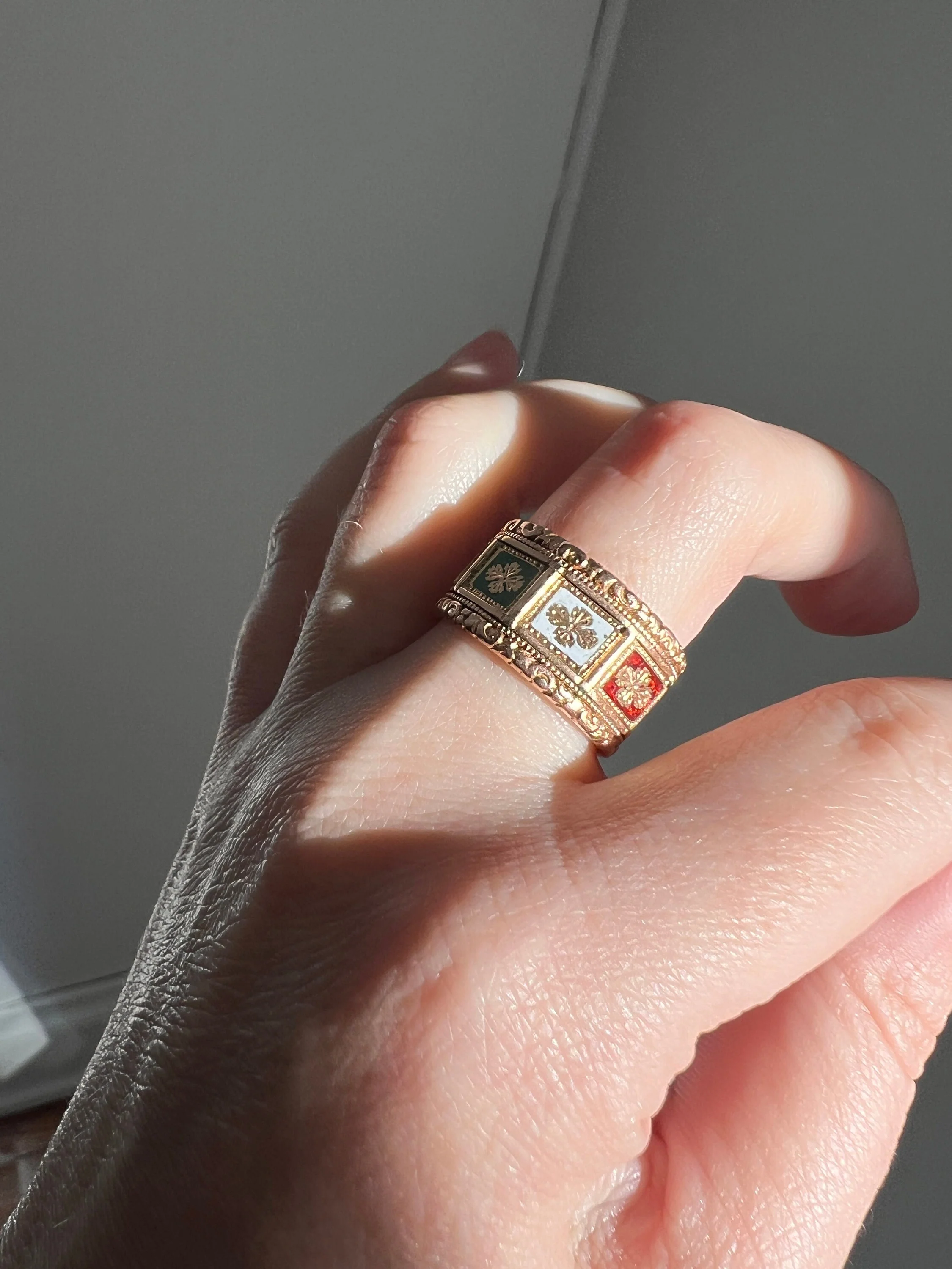 OPENING Panels GEORGIAN Antique Ring Heavy 9.2g 18k Gold Wide Band RARE Multi Colorful Enamel - Image 3