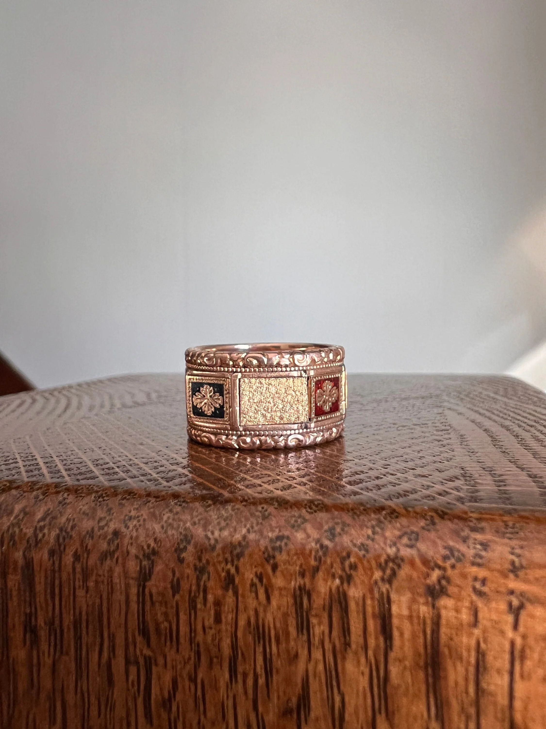 OPENING Panels GEORGIAN Antique Ring Heavy 9.2g 18k Gold Wide Band RARE Multi Colorful Enamel - Image 9