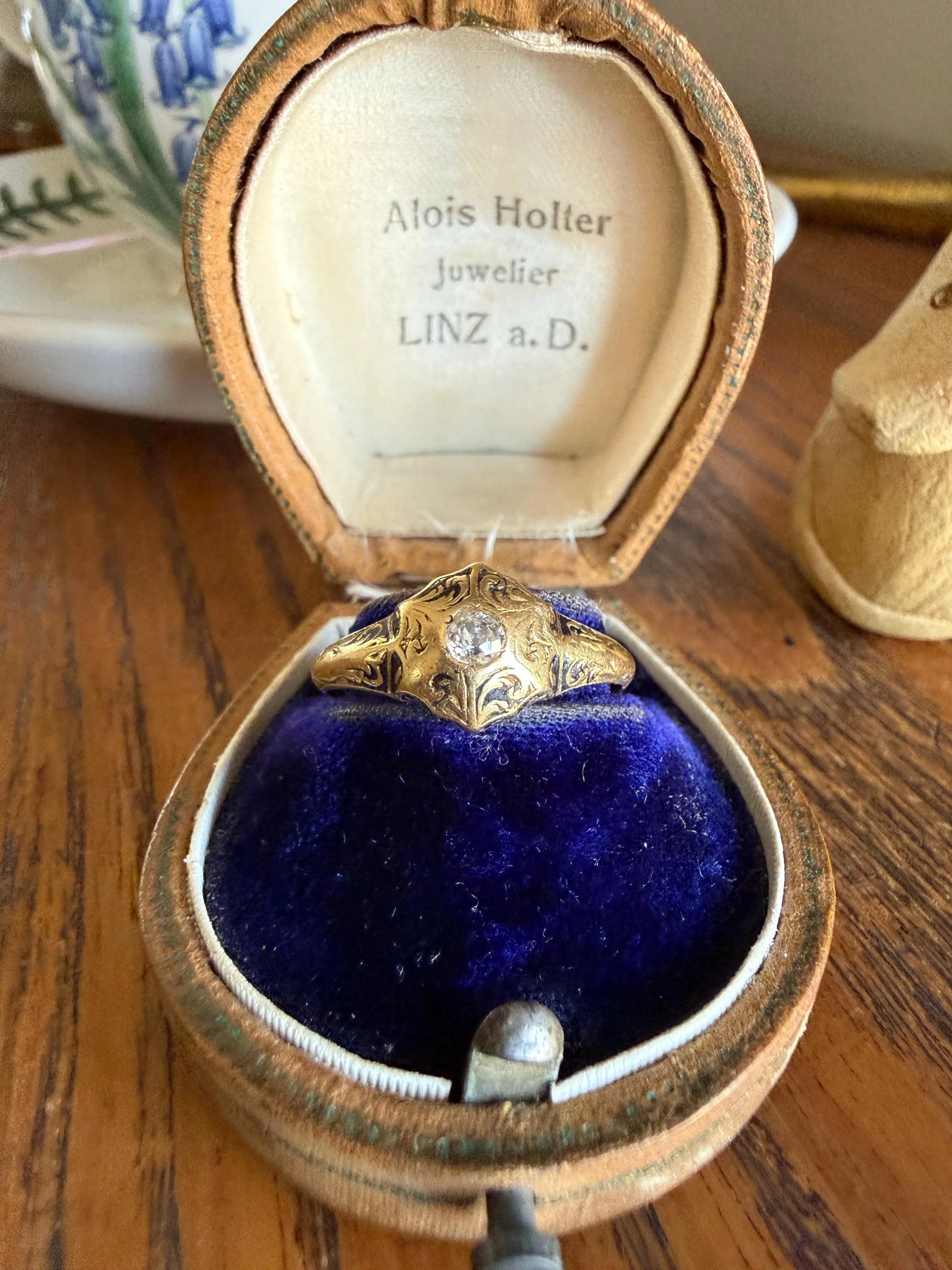 Ornate Floral Hexagon Starburst Old Mine Cut Diamond 18k Gold Ring Domed Floral Black Enamel Victorian Pavilion Band - Image 12