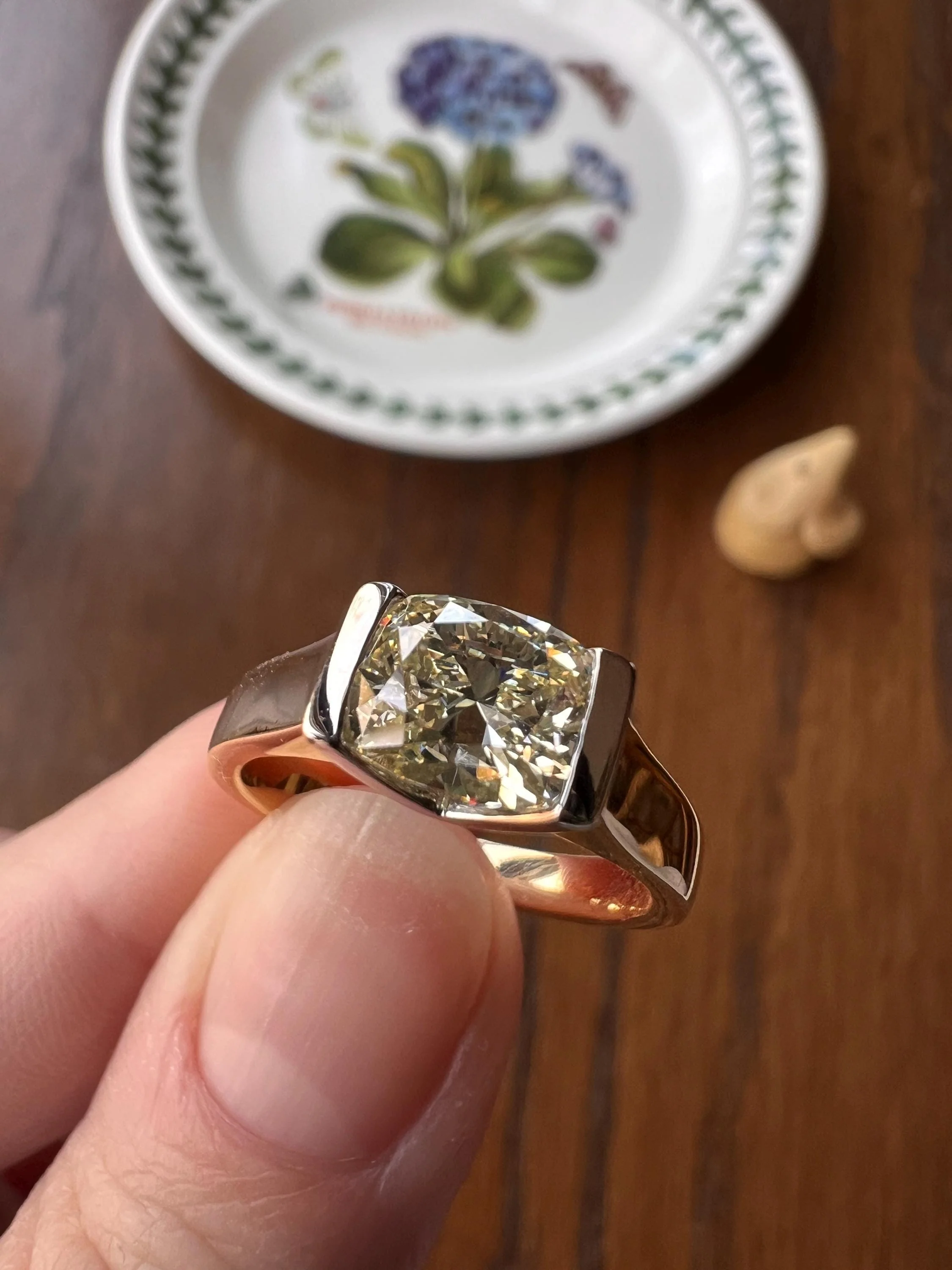 Pale Yellow VVS Eye Clean 1.18 Carat Cushion Cut DIAMOND Ring w/ CERT. French Vintage Solitaire 18k Gold Tension Bezel Engagement - Image 2
