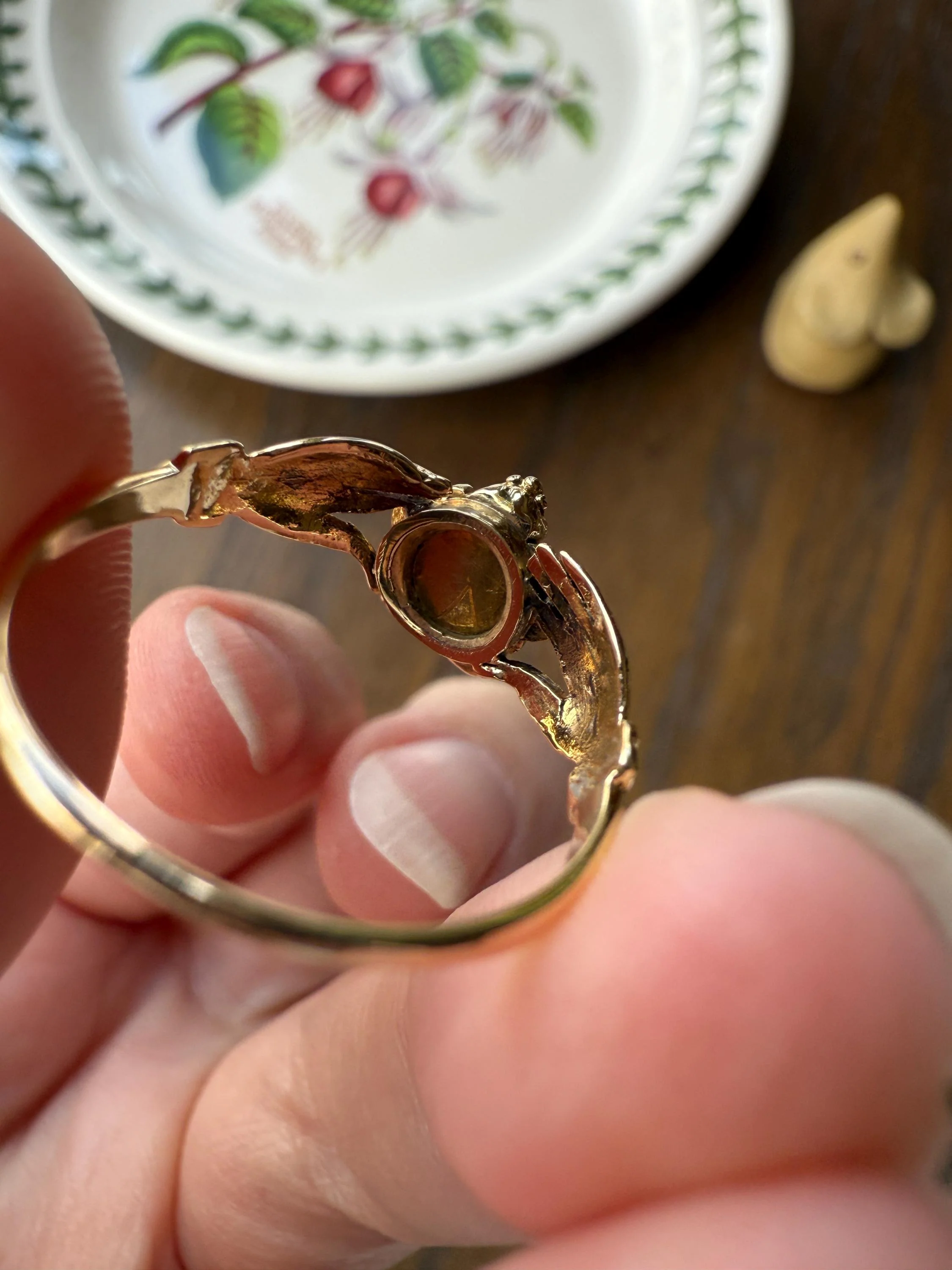 PANSY Hands Holding Flower ACROSTIC? 18k Gold Victorian Gemset Ring Amethyst Garnet Emerald Sweet Figural Stacker Locket Back - Image 15