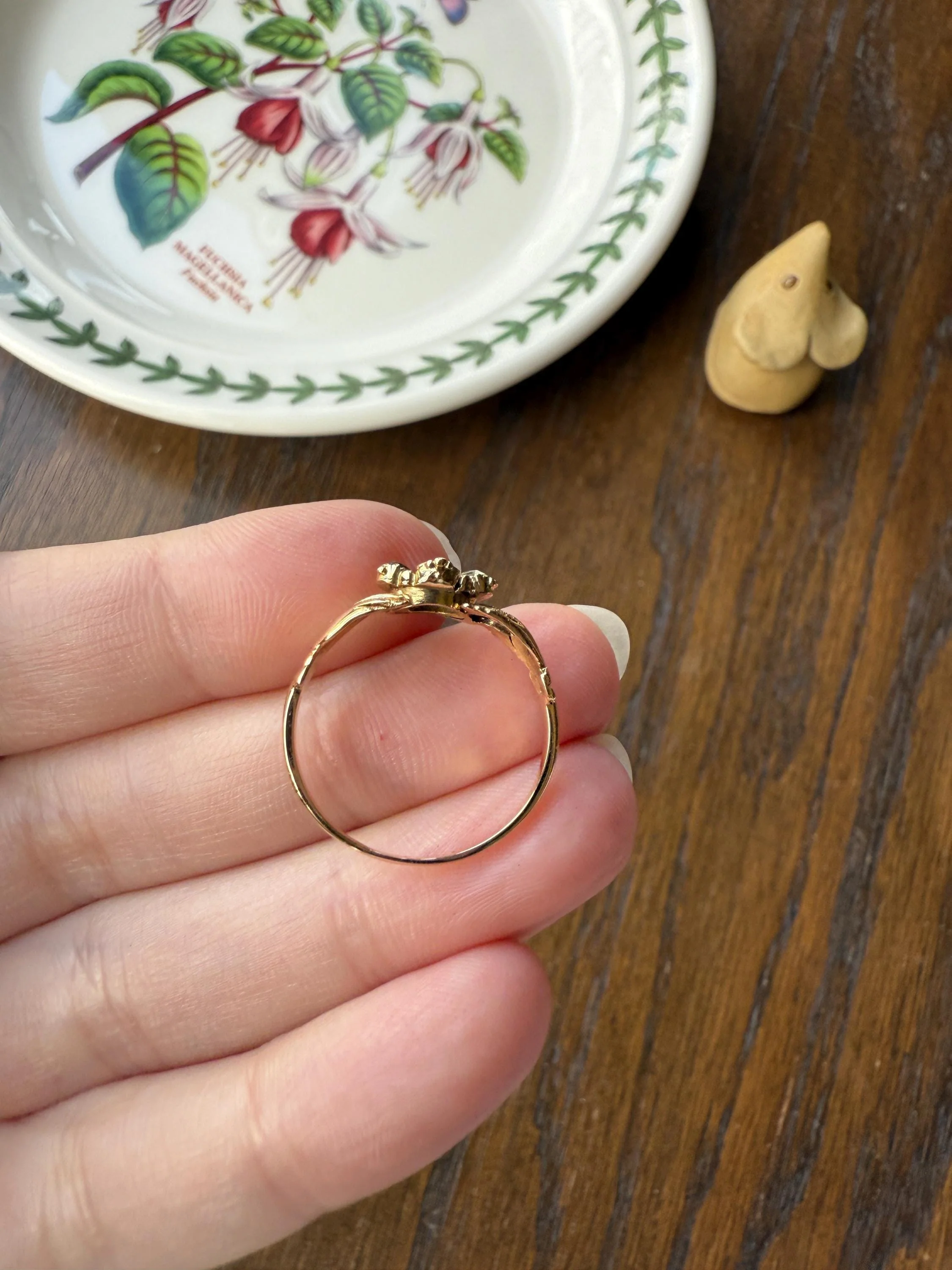 PANSY Hands Holding Flower ACROSTIC? 18k Gold Victorian Gemset Ring Amethyst Garnet Emerald Sweet Figural Stacker Locket Back - Image 16