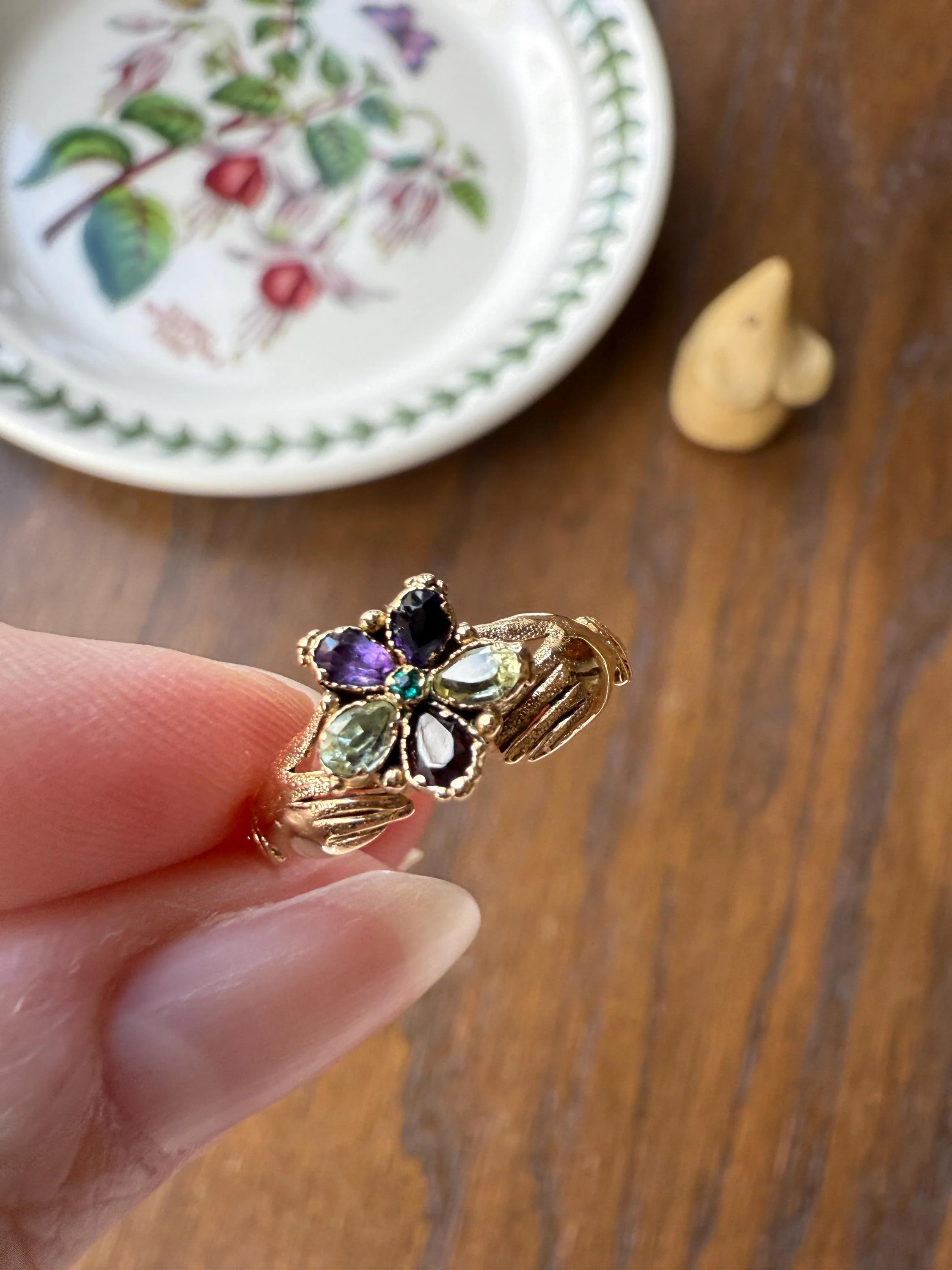 PANSY Hands Holding Flower ACROSTIC? 18k Gold Victorian Gemset Ring Amethyst Garnet Emerald Sweet Figural Stacker Locket Back - Image 3