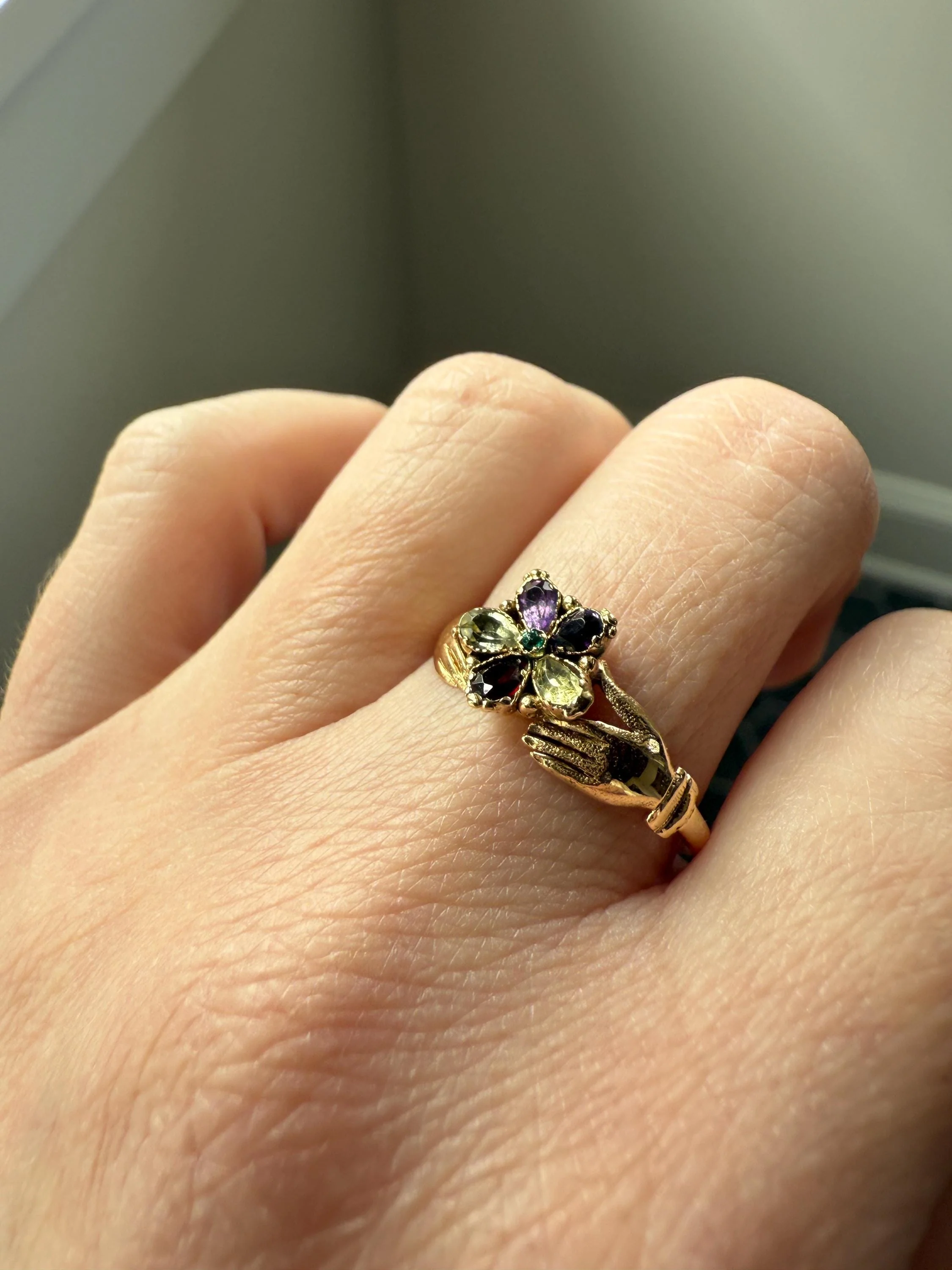 PANSY Hands Holding Flower ACROSTIC? 18k Gold Victorian Gemset Ring Amethyst Garnet Emerald Sweet Figural Stacker Locket Back - Image 5