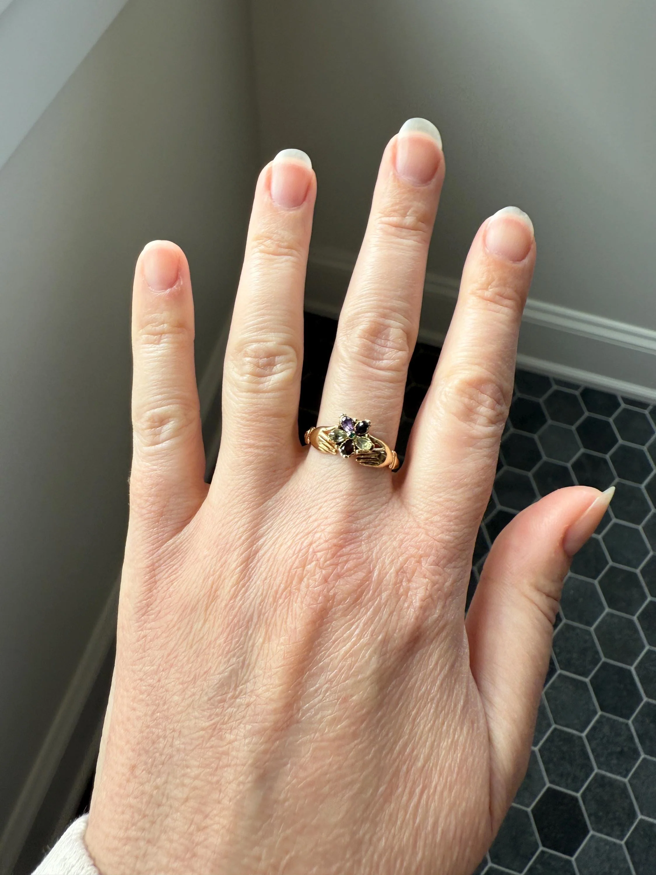 PANSY Hands Holding Flower ACROSTIC? 18k Gold Victorian Gemset Ring Amethyst Garnet Emerald Sweet Figural Stacker Locket Back - Image 9