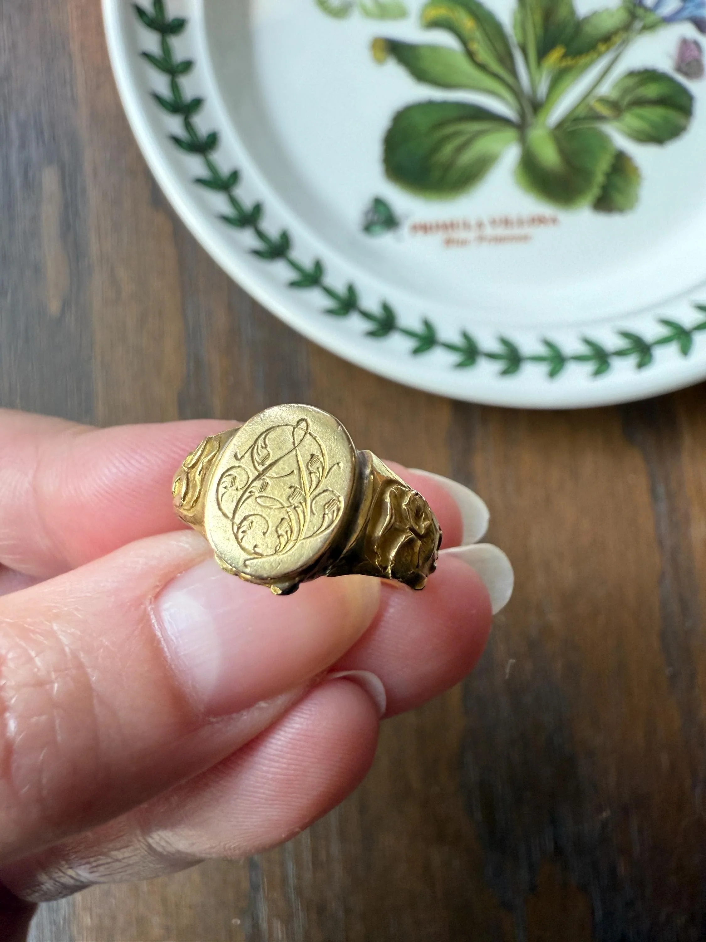 PANSY Signet Ornate Initial Monogram Delicious Floral French Art NOUVEAU Antique Belle Epoque 18k Gold Ring Former Secret Locket Poison Band - Image 3
