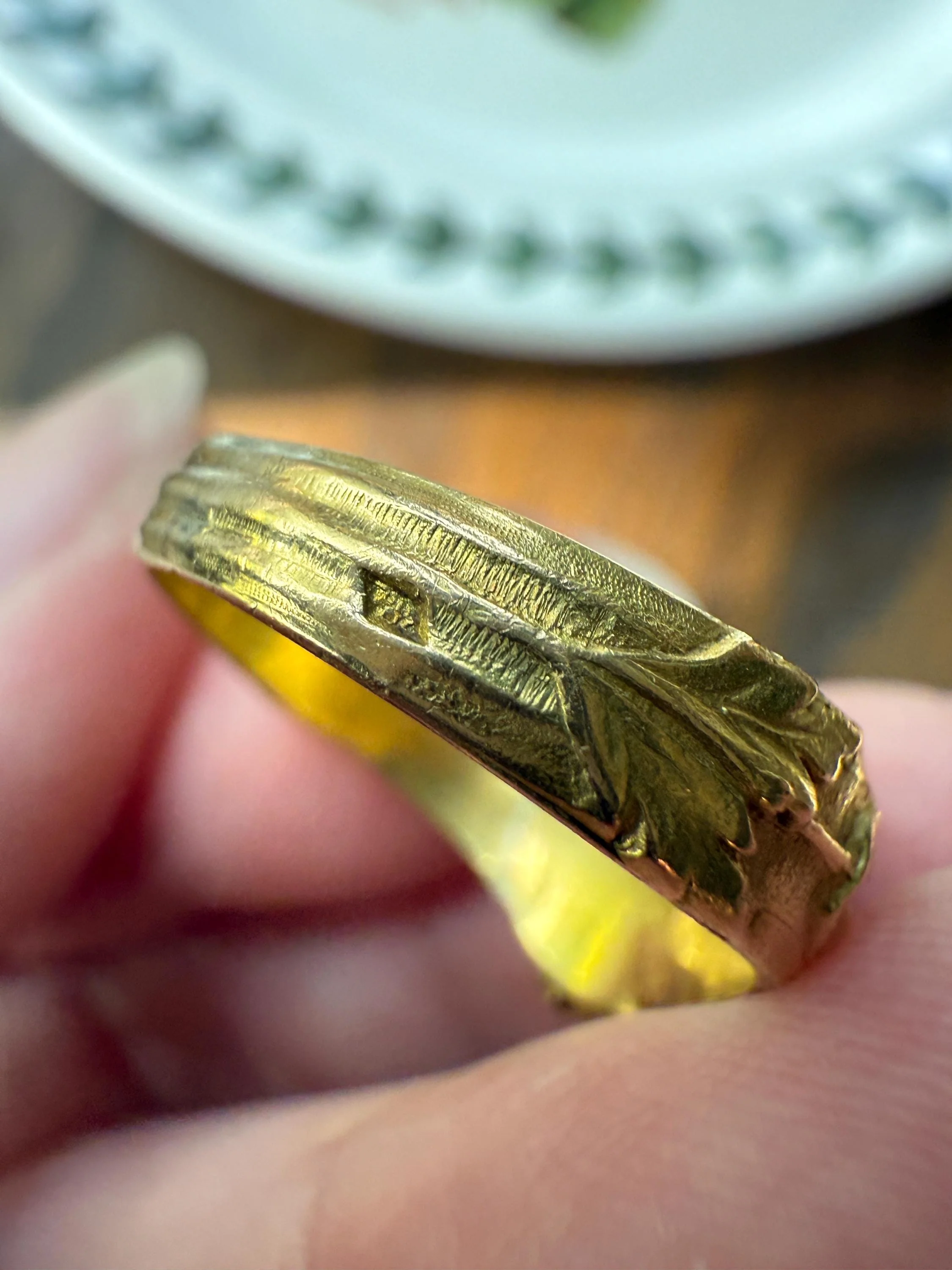 PANSY Signet Ornate Initial Monogram Delicious Floral French Art NOUVEAU Antique Belle Epoque 18k Gold Ring Former Secret Locket Poison Band - Image 9