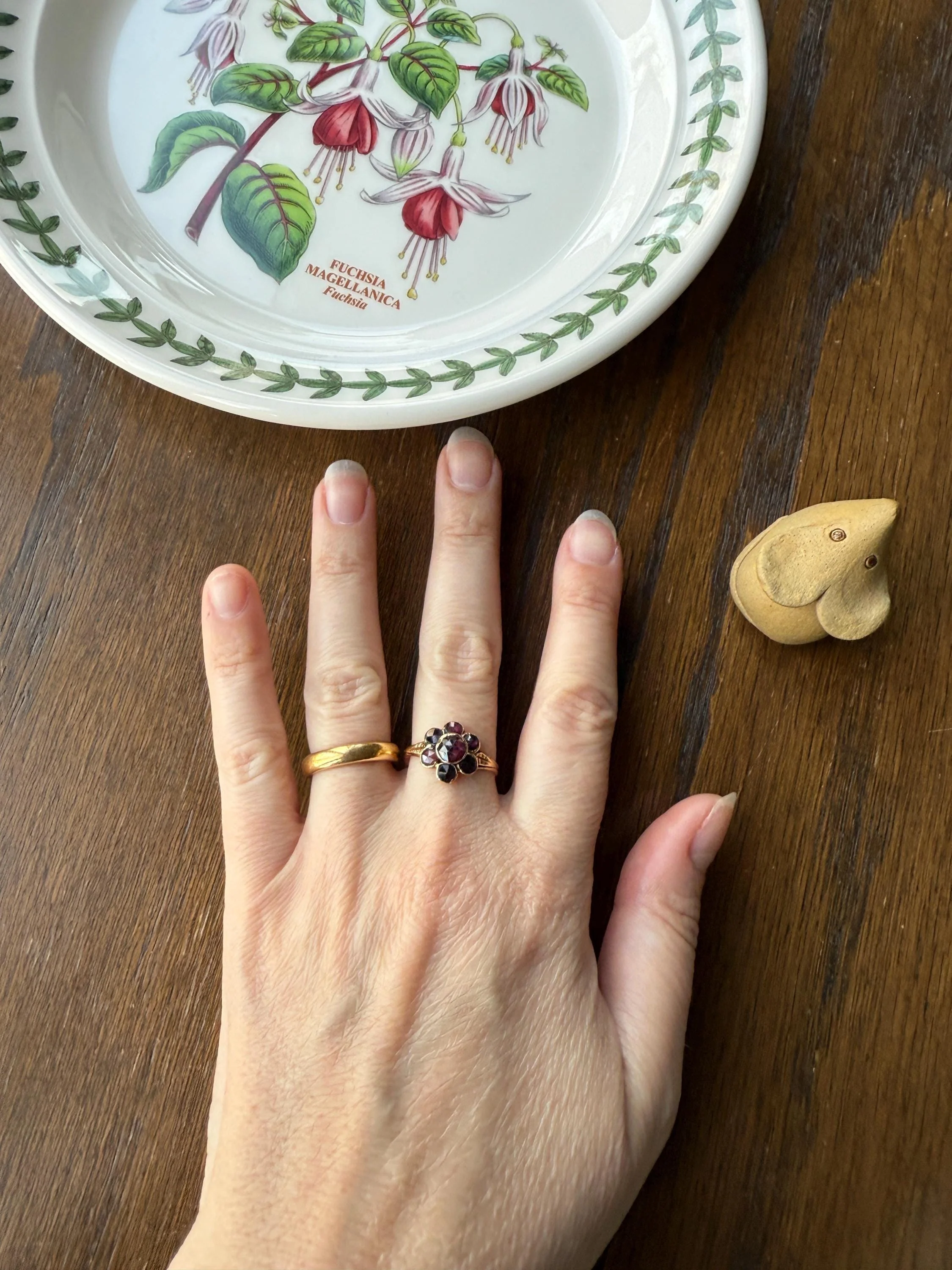 Perpignan GARNET Almandine Cluster Ring French VICTORIAN Era Hallmark 18k Gold Floral Daisy Glowing Purple Pink - Image 10