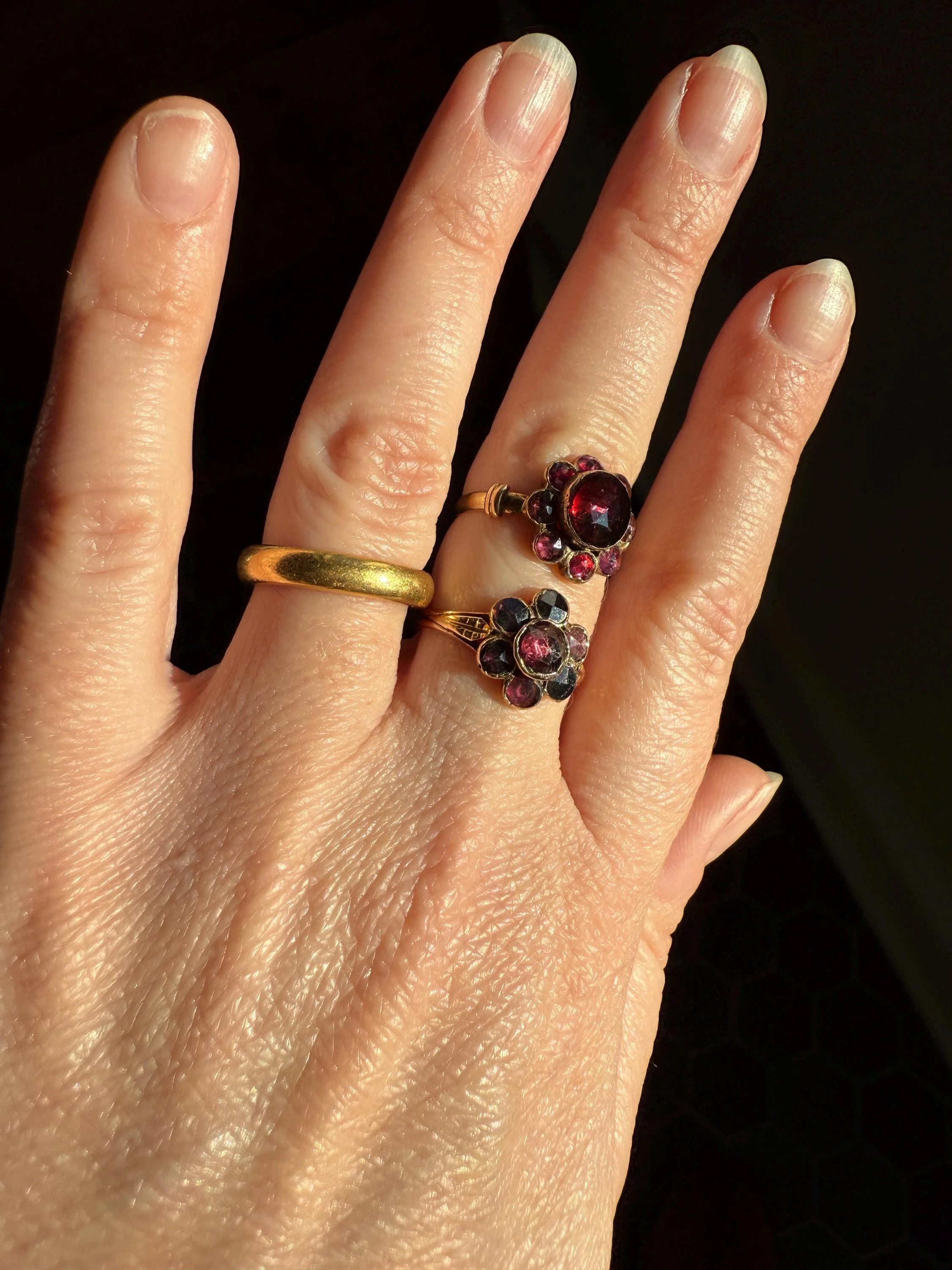 Perpignan GARNET Almandine Cluster Ring French VICTORIAN Era Hallmark 18k Gold Floral Daisy Glowing Purple Pink - Image 14