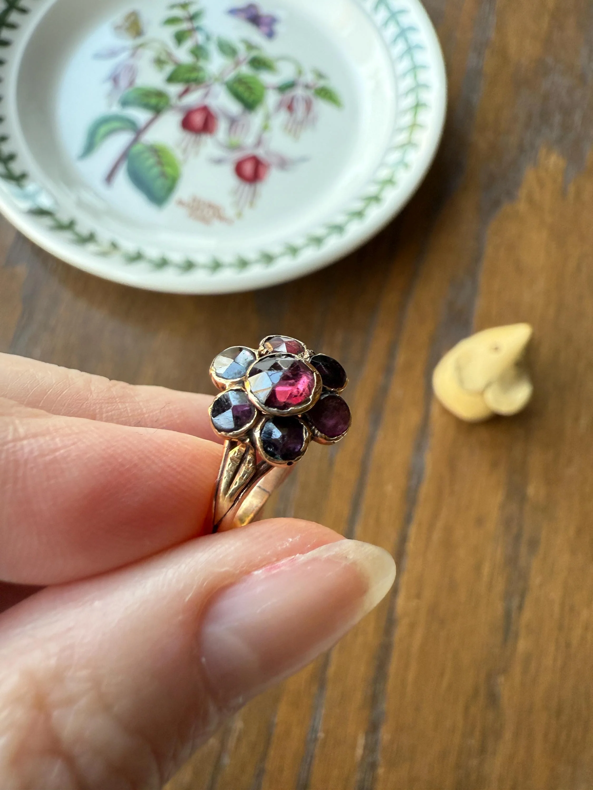 Perpignan GARNET Almandine Cluster Ring French VICTORIAN Era Hallmark 18k Gold Floral Daisy Glowing Purple Pink - Image 3