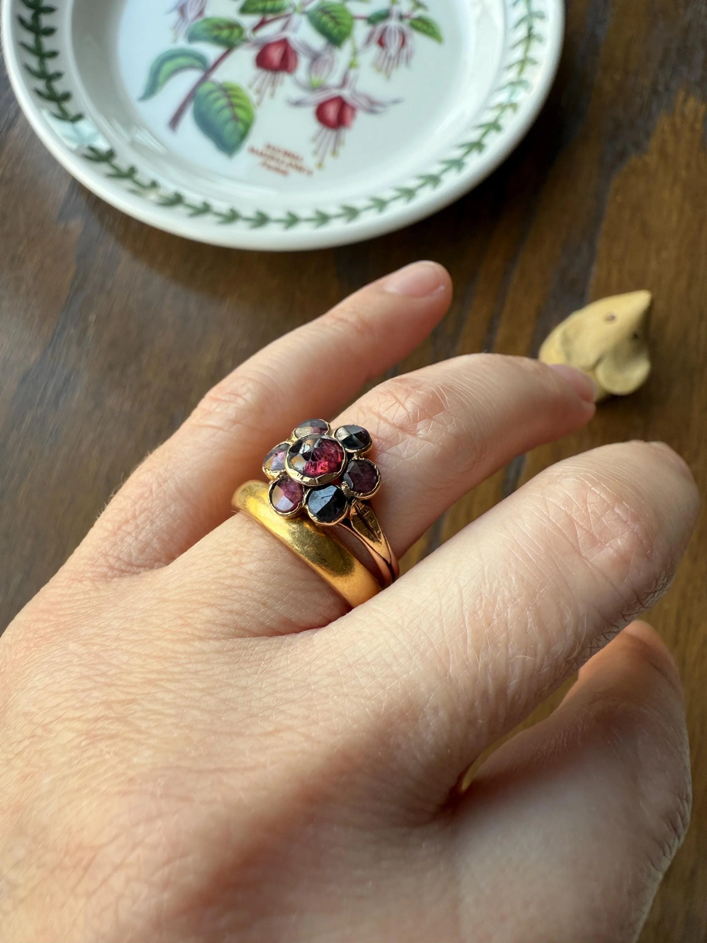 Perpignan GARNET Almandine Cluster Ring French VICTORIAN Era Hallmark 18k Gold Floral Daisy Glowing Purple Pink - Image 5