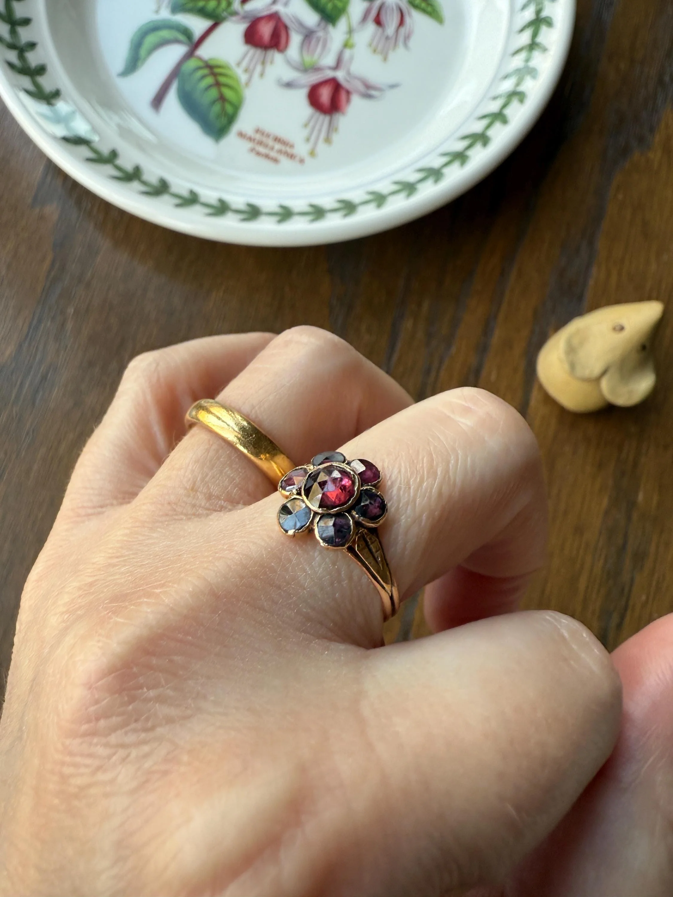 Perpignan GARNET Almandine Cluster Ring French VICTORIAN Era Hallmark 18k Gold Floral Daisy Glowing Purple Pink - Image 6