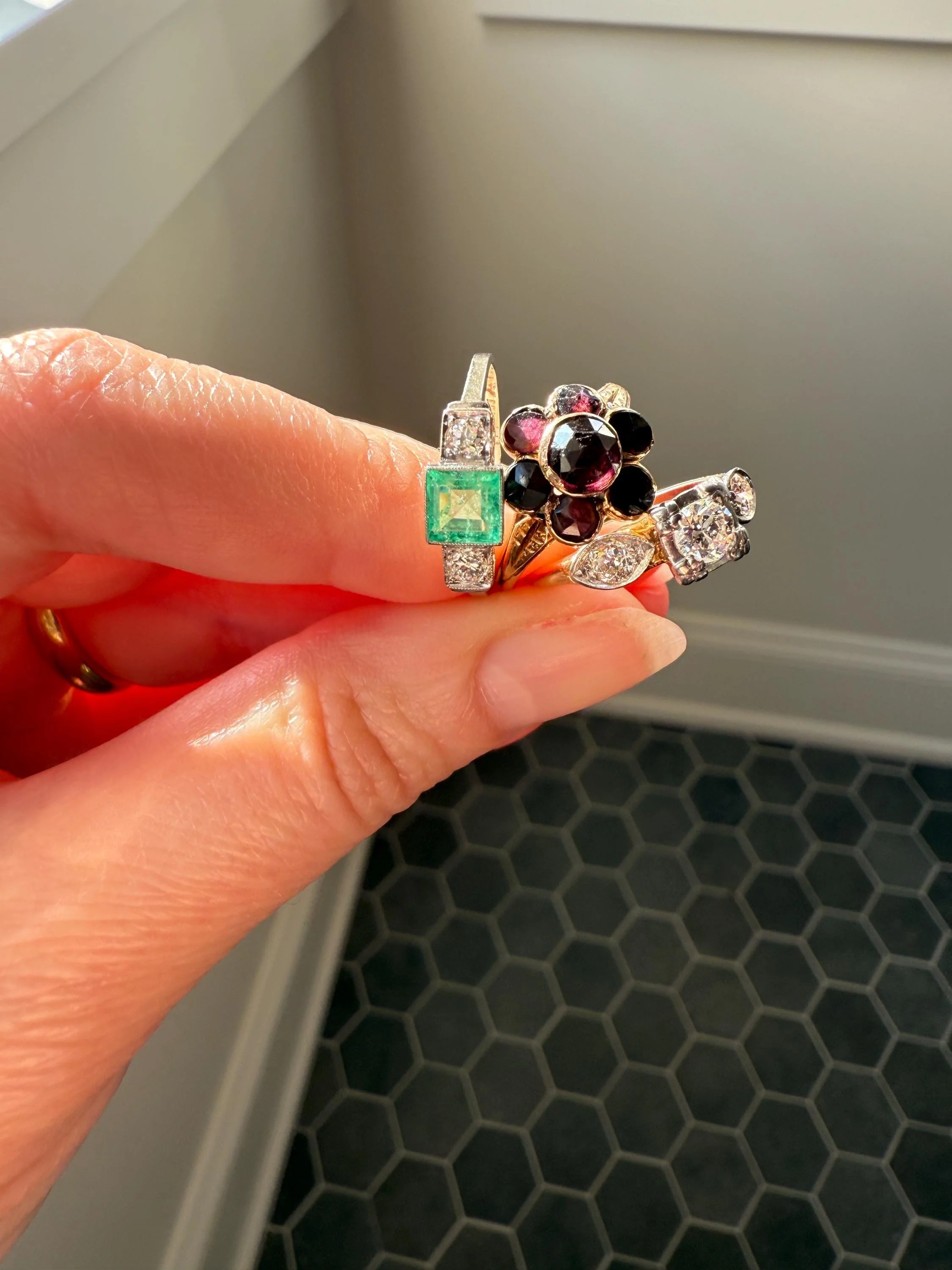 Perpignan GARNET Almandine Cluster Ring French VICTORIAN Era Hallmark 18k Gold Floral Daisy Glowing Purple Pink - Image 7