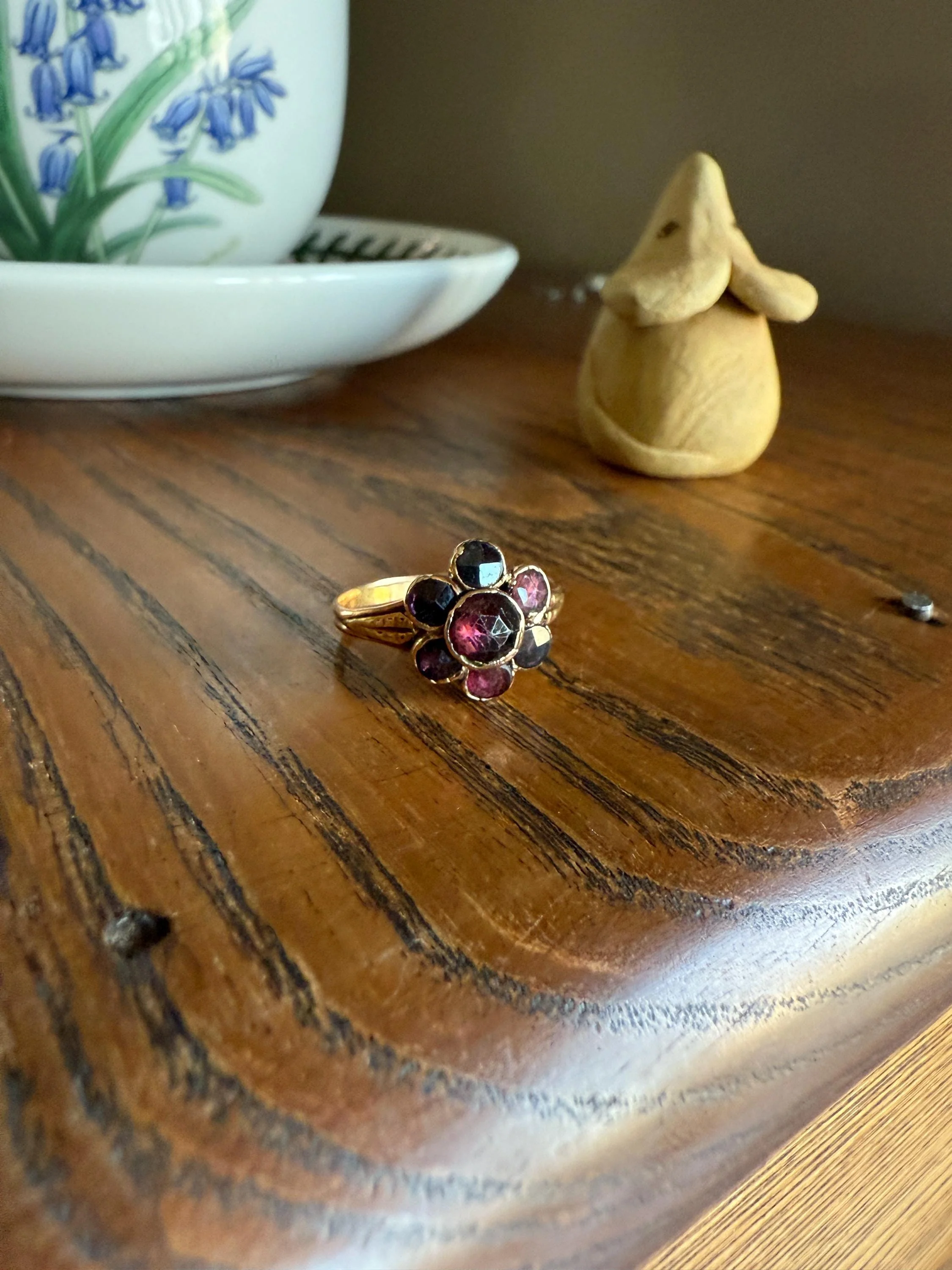Perpignan GARNET Almandine Cluster Ring French VICTORIAN Era Hallmark 18k Gold Floral Daisy Glowing Purple Pink - Image 8