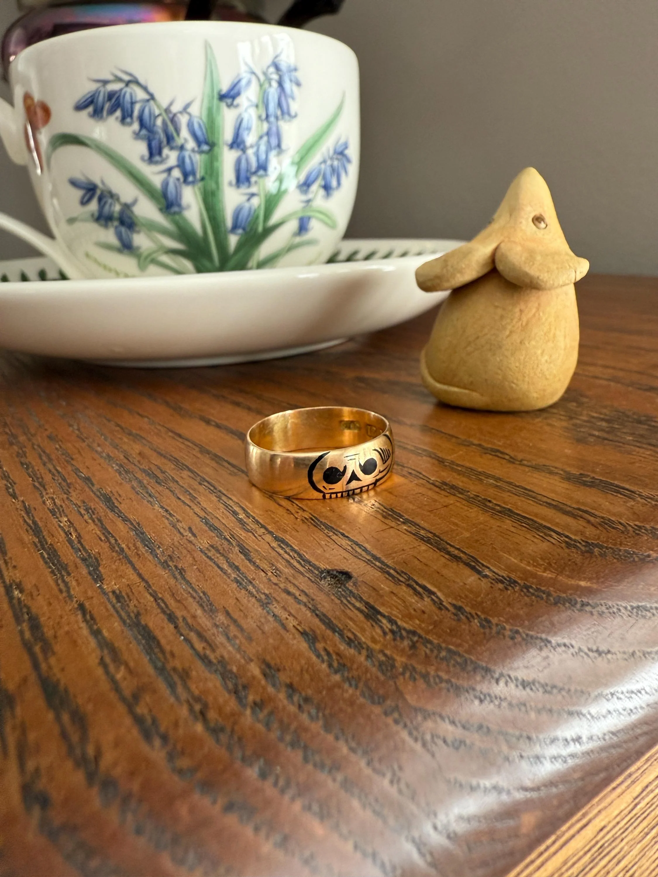 Pumpkinhead Rare Scottish Antique 18k Gold Solid Wedding Band Black Enamel Skull Memento Mori Ring Unisex - Image 2