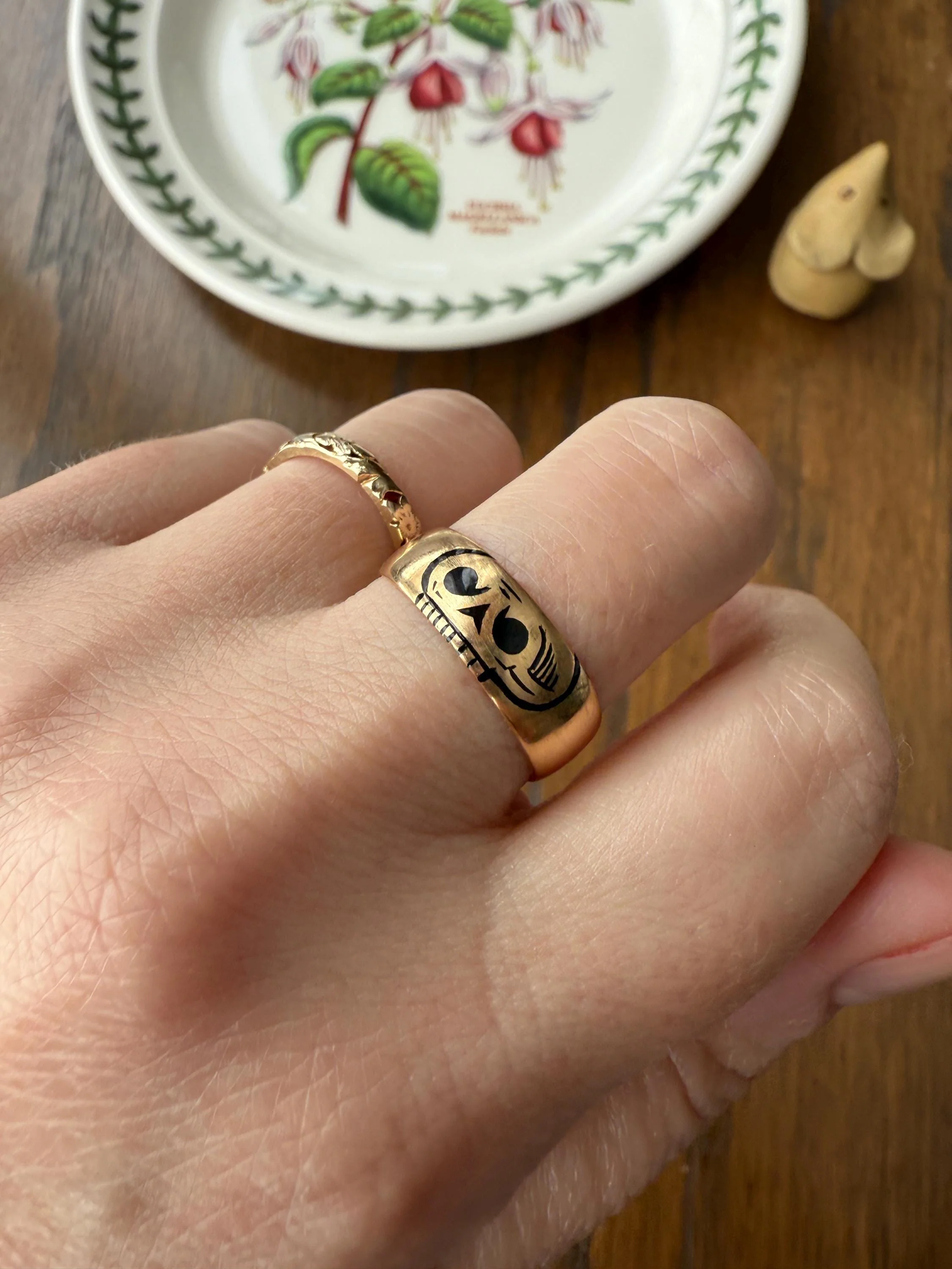 Pumpkinhead Rare Scottish Antique 18k Gold Solid Wedding Band Black Enamel Skull Memento Mori Ring Unisex - Image 4