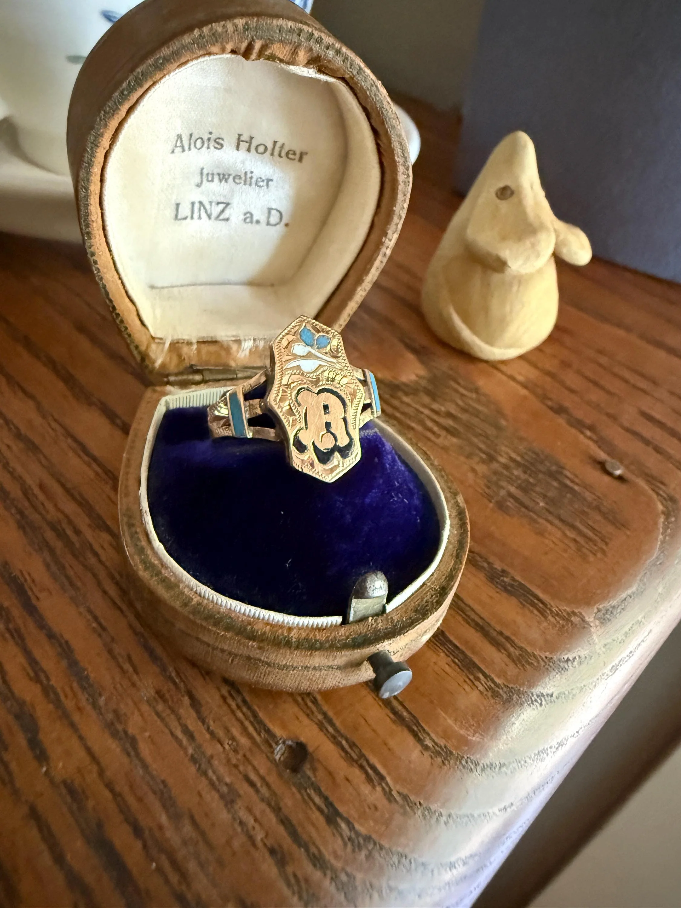 R is For Ricordo (Remembrance / Souvenir) or ? Love Band 14k Gold Antique Victorian Ring Black Blue Enamel Shield Signet Letter Initial - Image 3