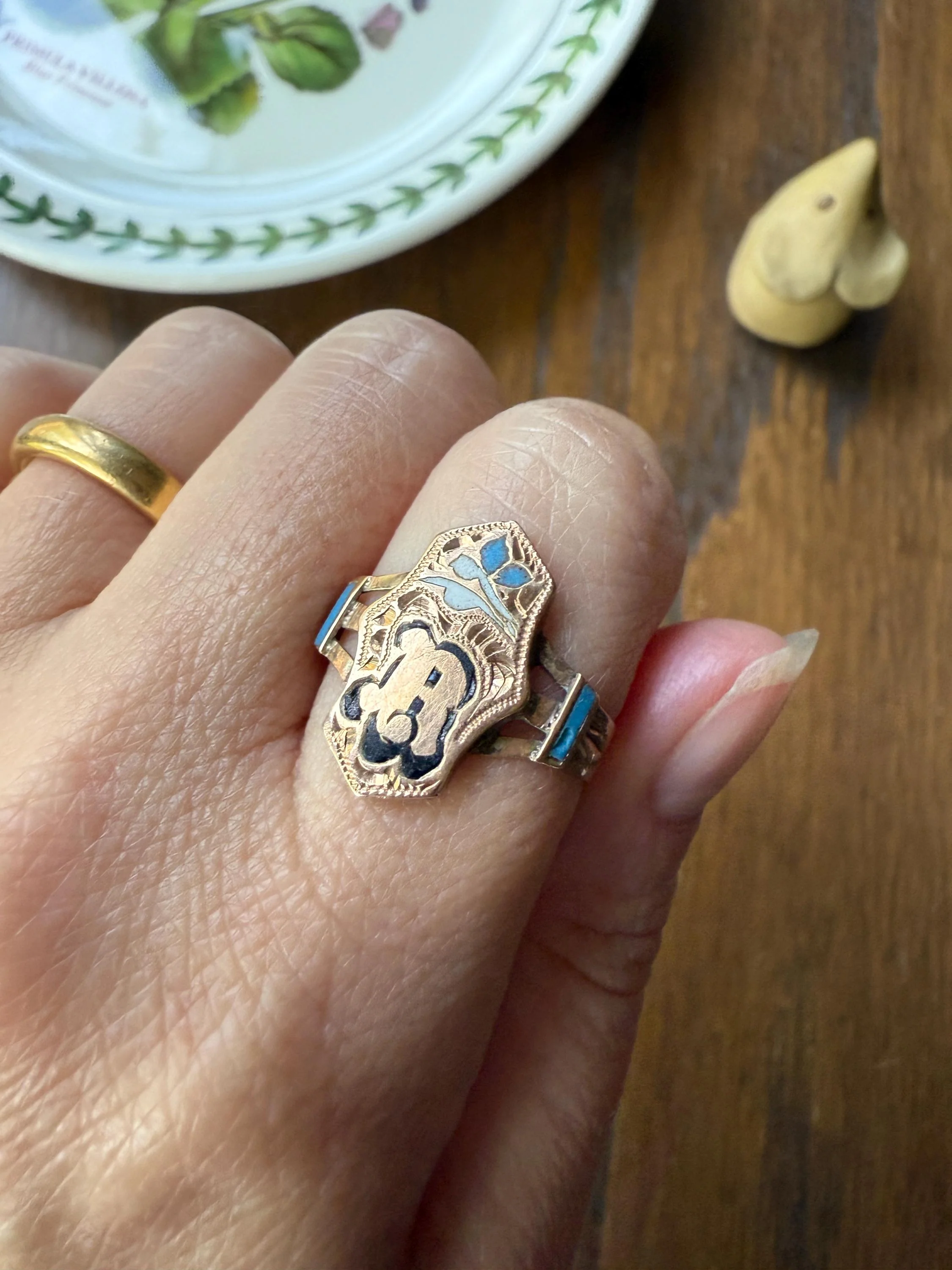 R is For Ricordo (Remembrance / Souvenir) or ? Love Band 14k Gold Antique Victorian Ring Black Blue Enamel Shield Signet Letter Initial - Image 4