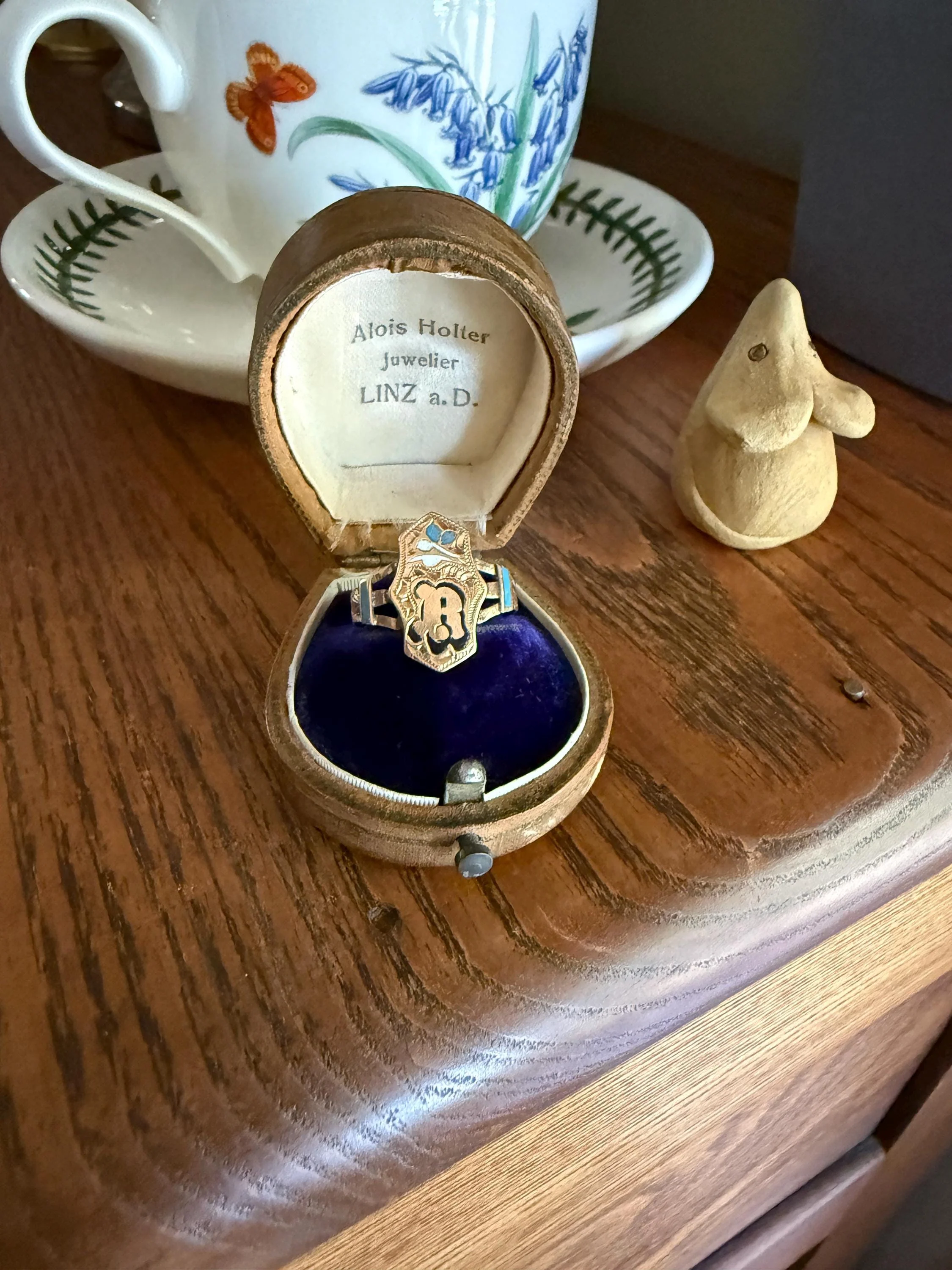 R is For Ricordo (Remembrance / Souvenir) or ? Love Band 14k Gold Antique Victorian Ring Black Blue Enamel Shield Signet Letter Initial - Image 6