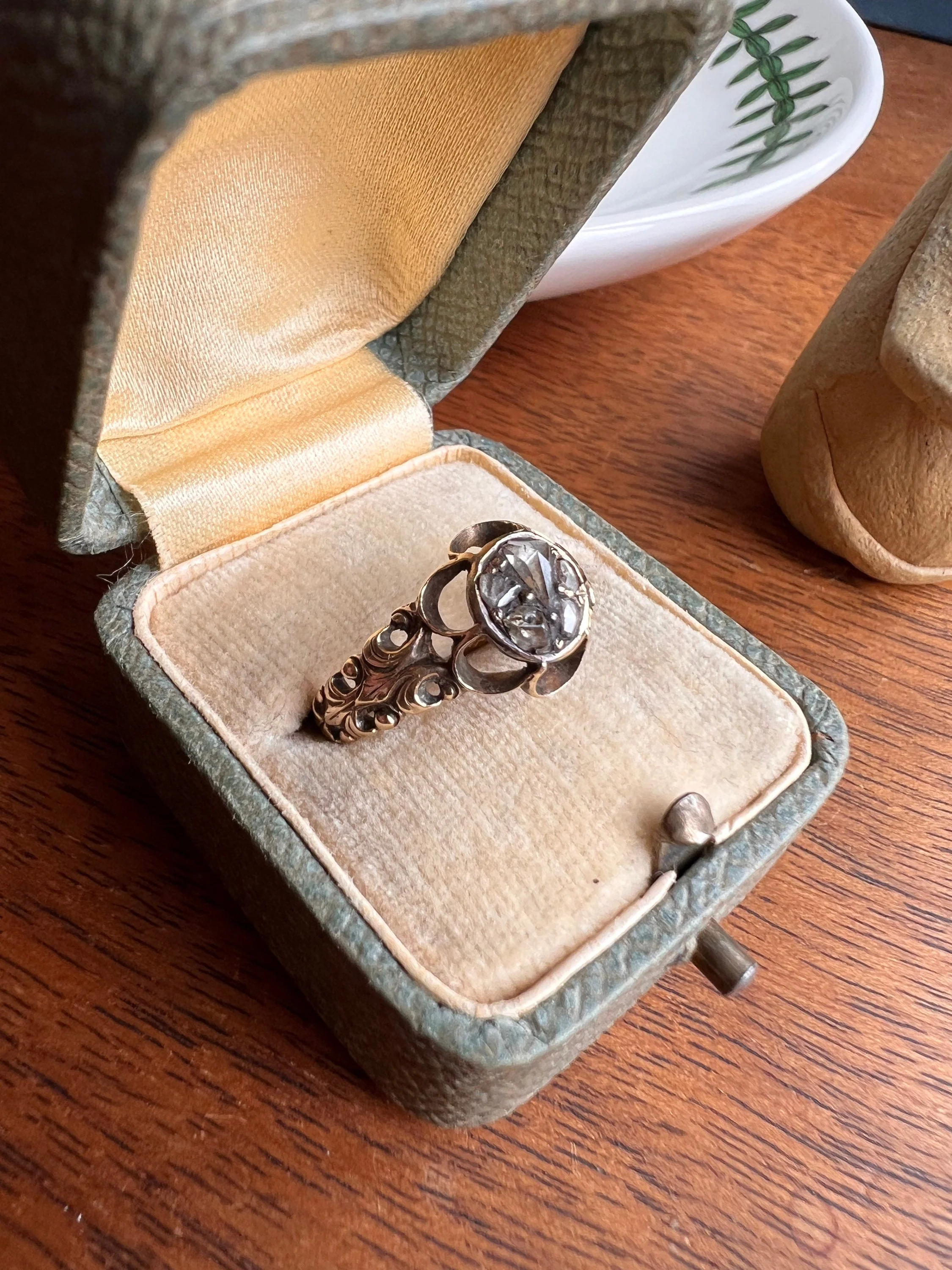 RARE 1700s Chiffre Triangle Rose Cut DIAMOND Ring French ANTiQUE Cobblestone Cluster Buttercup 18k Gold Fleur de Lis Victorian Band - Image 11