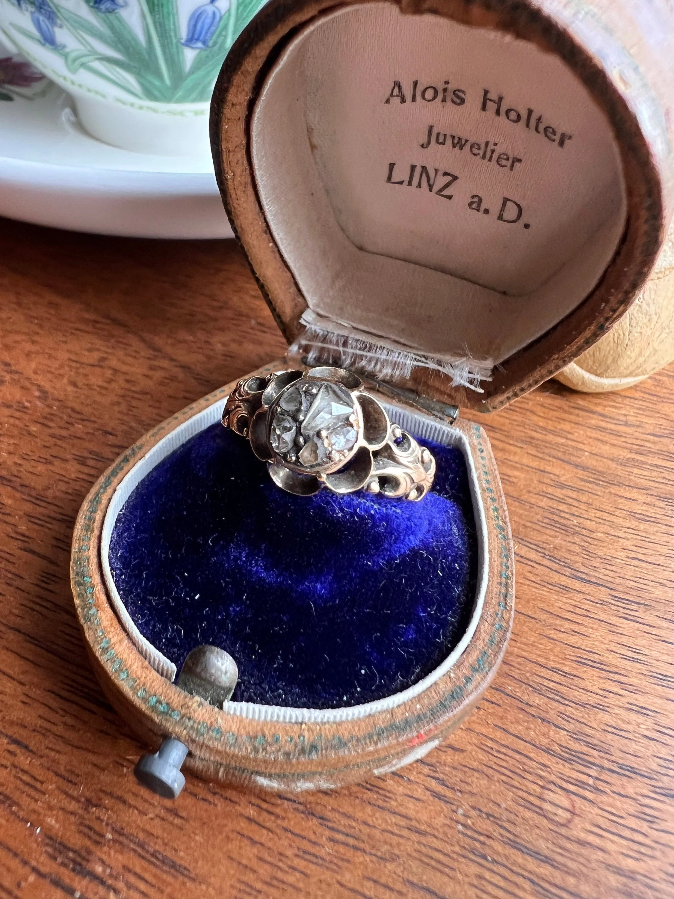RARE 1700s Chiffre Triangle Rose Cut DIAMOND Ring French ANTiQUE Cobblestone Cluster Buttercup 18k Gold Fleur de Lis Victorian Band - Image 9