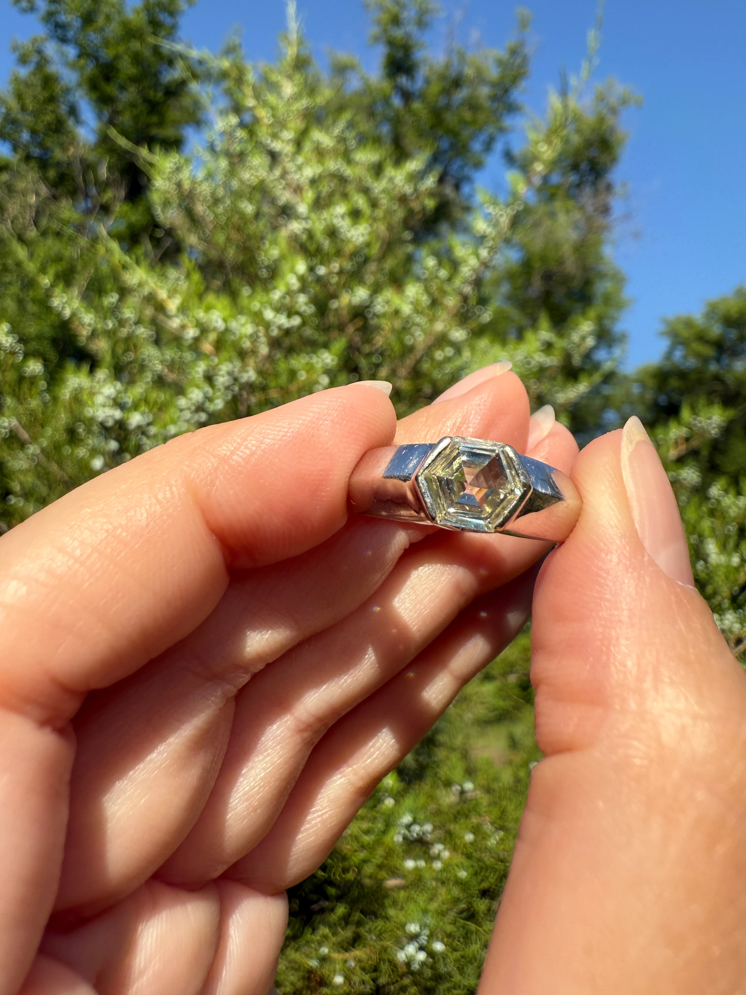 Rare HEXAGON Natural Diamond Pale Yellow French Vintage 18k White Gold Gypsy Ring 9.1g Chunky Sturdy Stacker Unisex Step Cut Beveled Band - Image 13