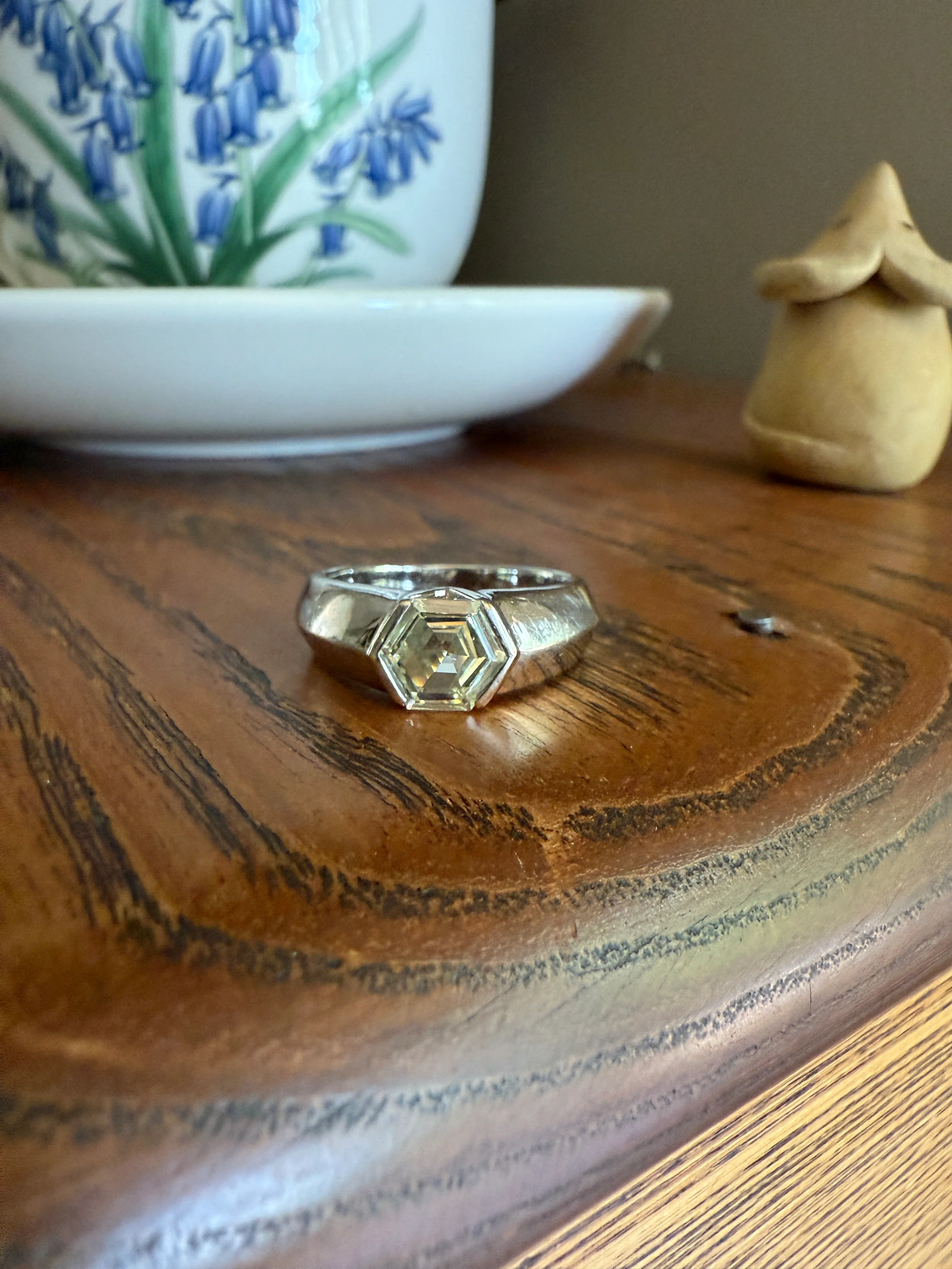 Rare HEXAGON Natural Diamond Pale Yellow French Vintage 18k White Gold Gypsy Ring 9.1g Chunky Sturdy Stacker Unisex Step Cut Beveled Band - Image 30
