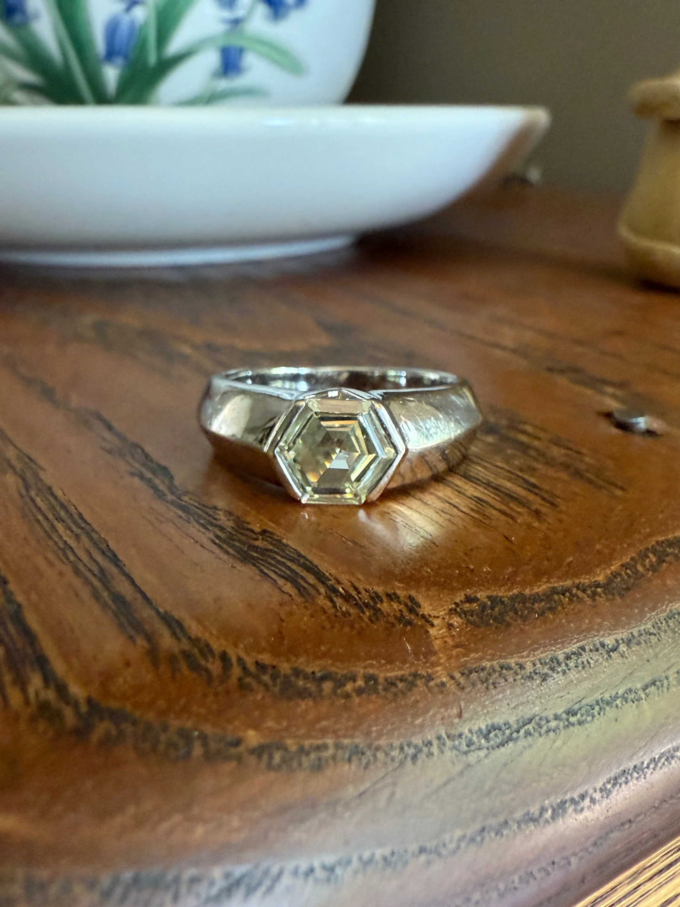 Rare HEXAGON Natural Diamond Pale Yellow French Vintage 18k White Gold Gypsy Ring 9.1g Chunky Sturdy Stacker Unisex Step Cut Beveled Band - Image 4