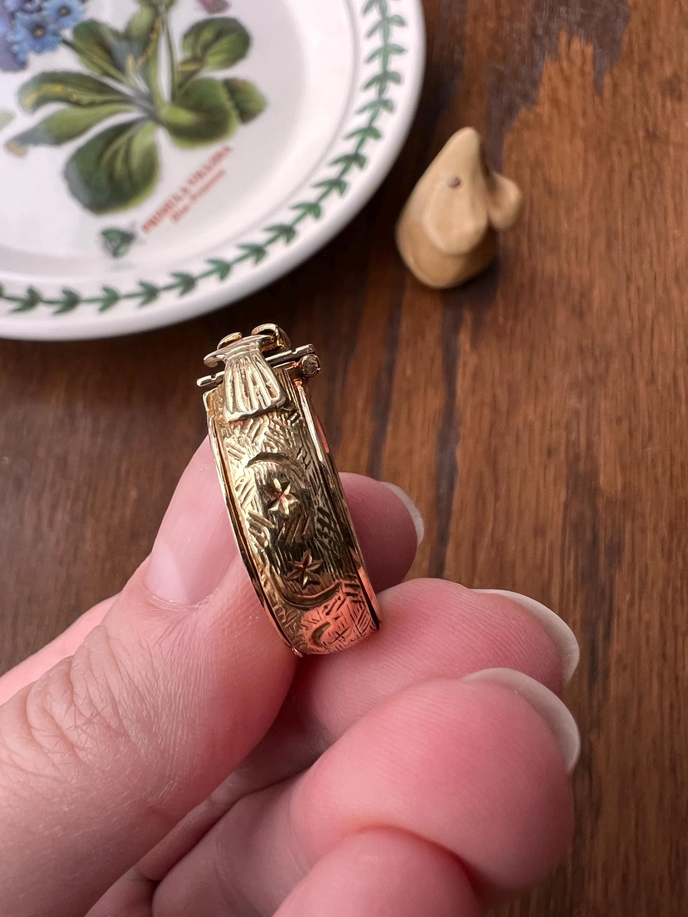 Rare Mazel Tov FEDE Hands Gimmel LOCKET Ring OPENING Secret Panel Doors Vintage to Antique 18k Gold - Image 10