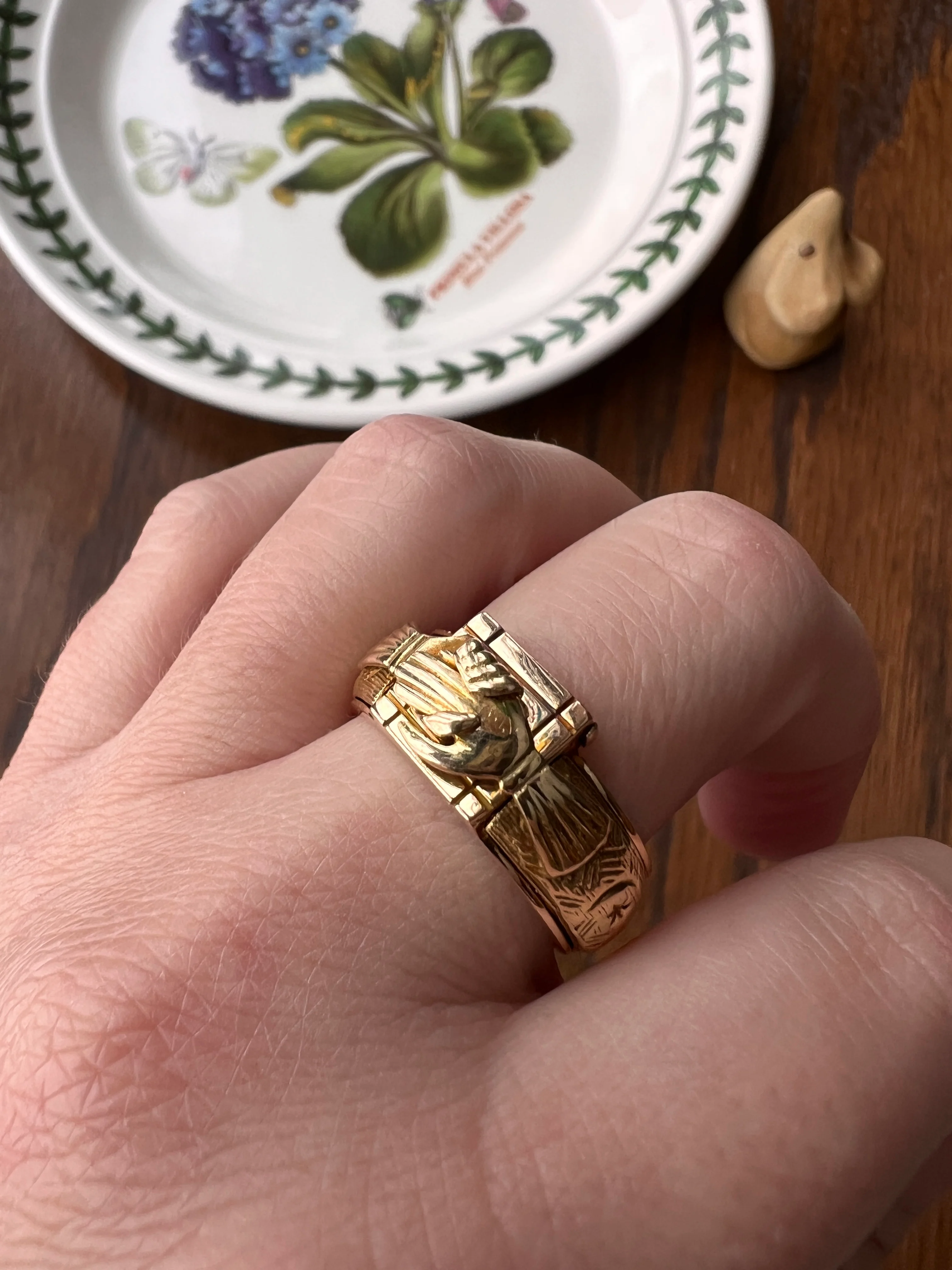 Rare Mazel Tov FEDE Hands Gimmel LOCKET Ring OPENING Secret Panel Doors Vintage to Antique 18k Gold - Image 13