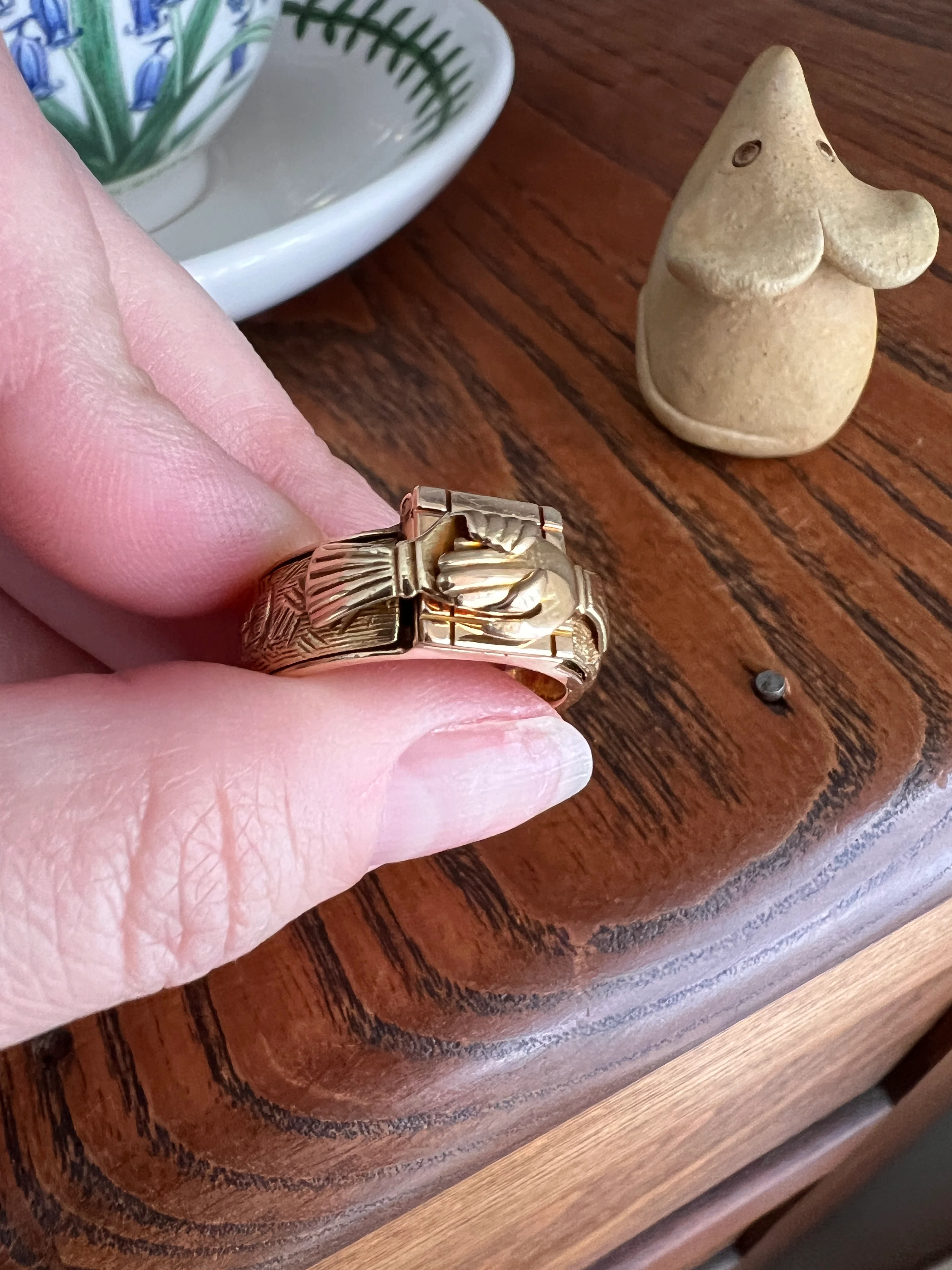 Rare Mazel Tov FEDE Hands Gimmel LOCKET Ring OPENING Secret Panel Doors Vintage to Antique 18k Gold - Image 14