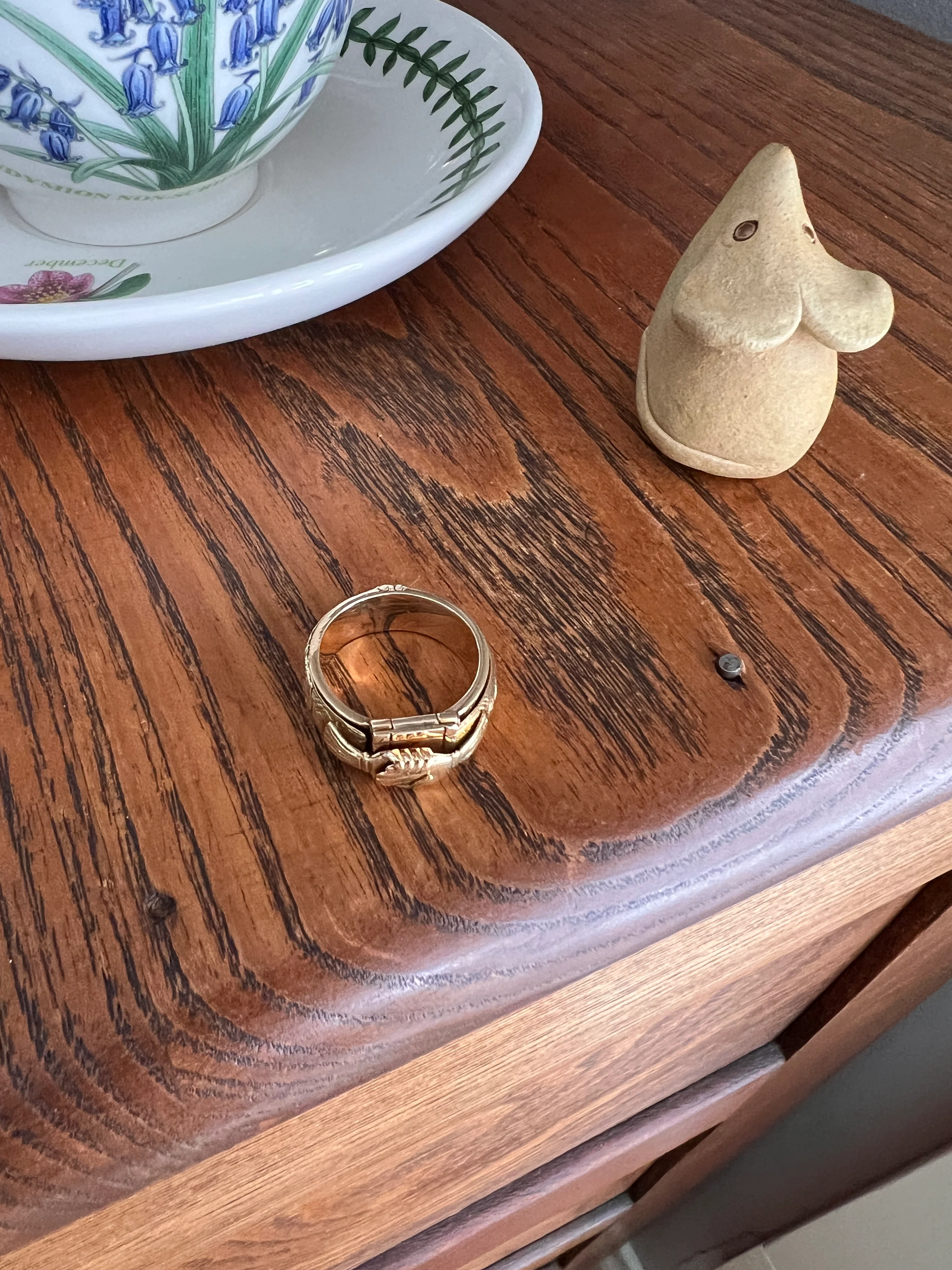Rare Mazel Tov FEDE Hands Gimmel LOCKET Ring OPENING Secret Panel Doors Vintage to Antique 18k Gold - Image 15