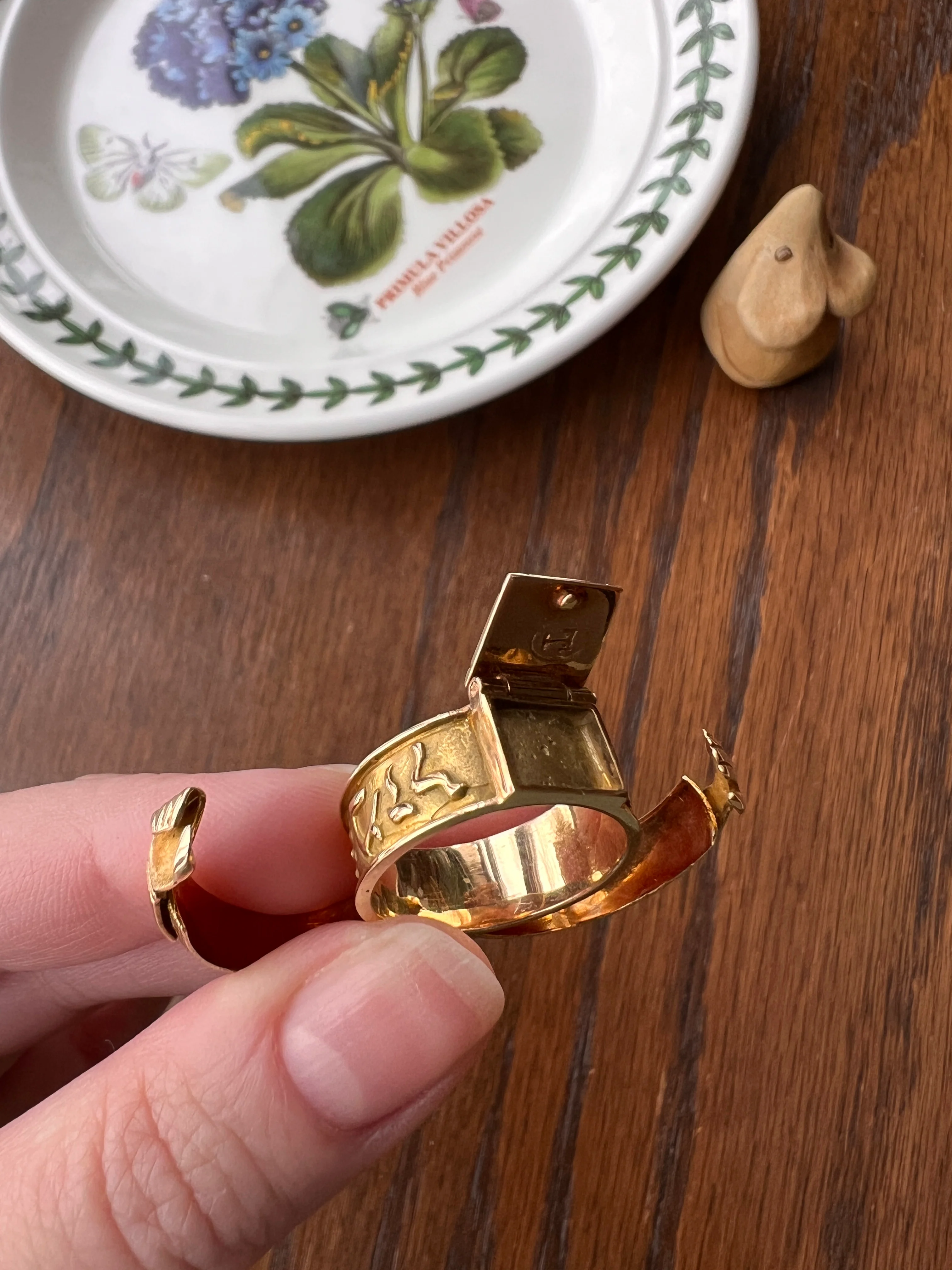 Rare Mazel Tov FEDE Hands Gimmel LOCKET Ring OPENING Secret Panel Doors Vintage to Antique 18k Gold - Image 17