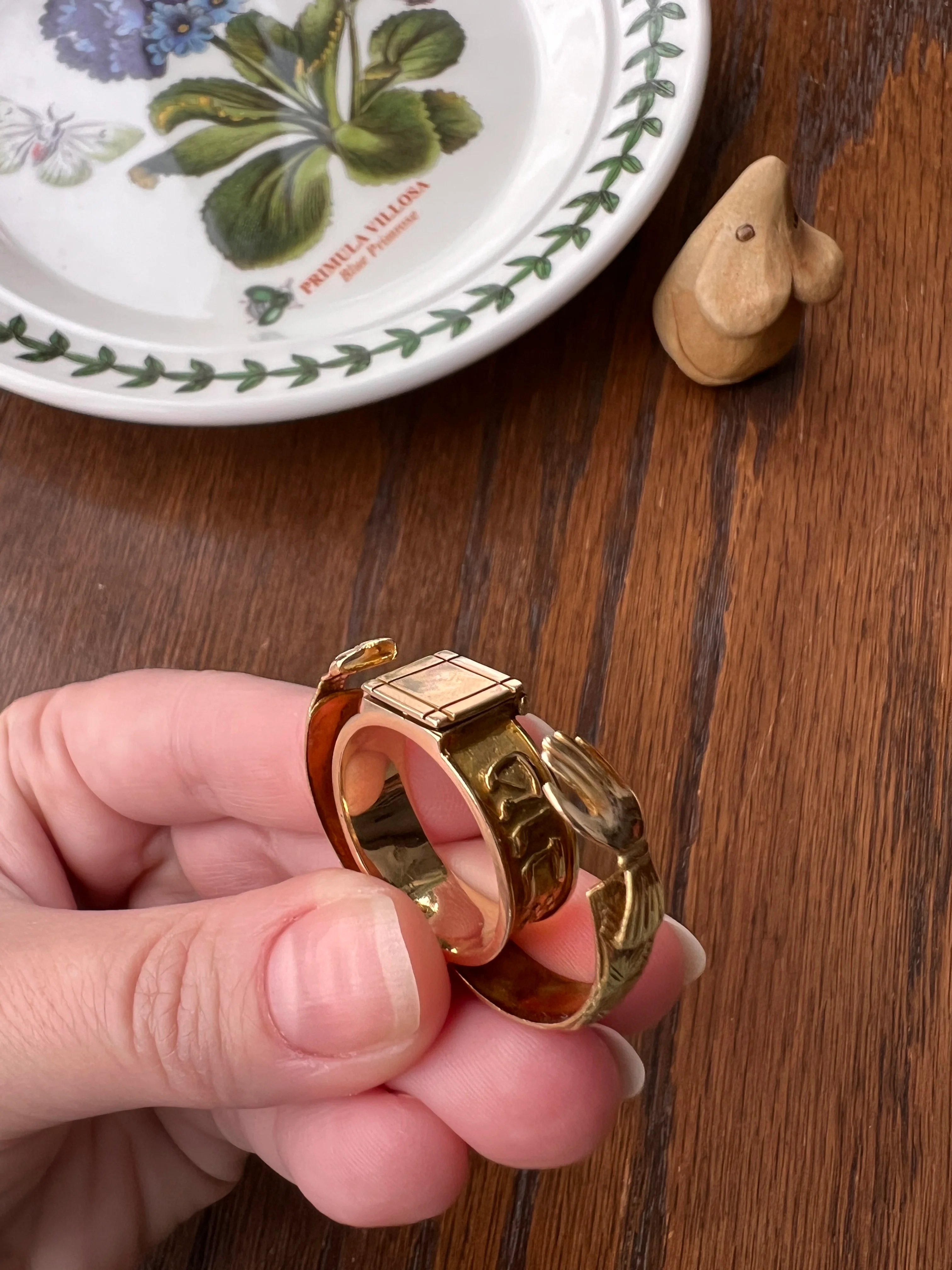 Rare Mazel Tov FEDE Hands Gimmel LOCKET Ring OPENING Secret Panel Doors Vintage to Antique 18k Gold - Image 18