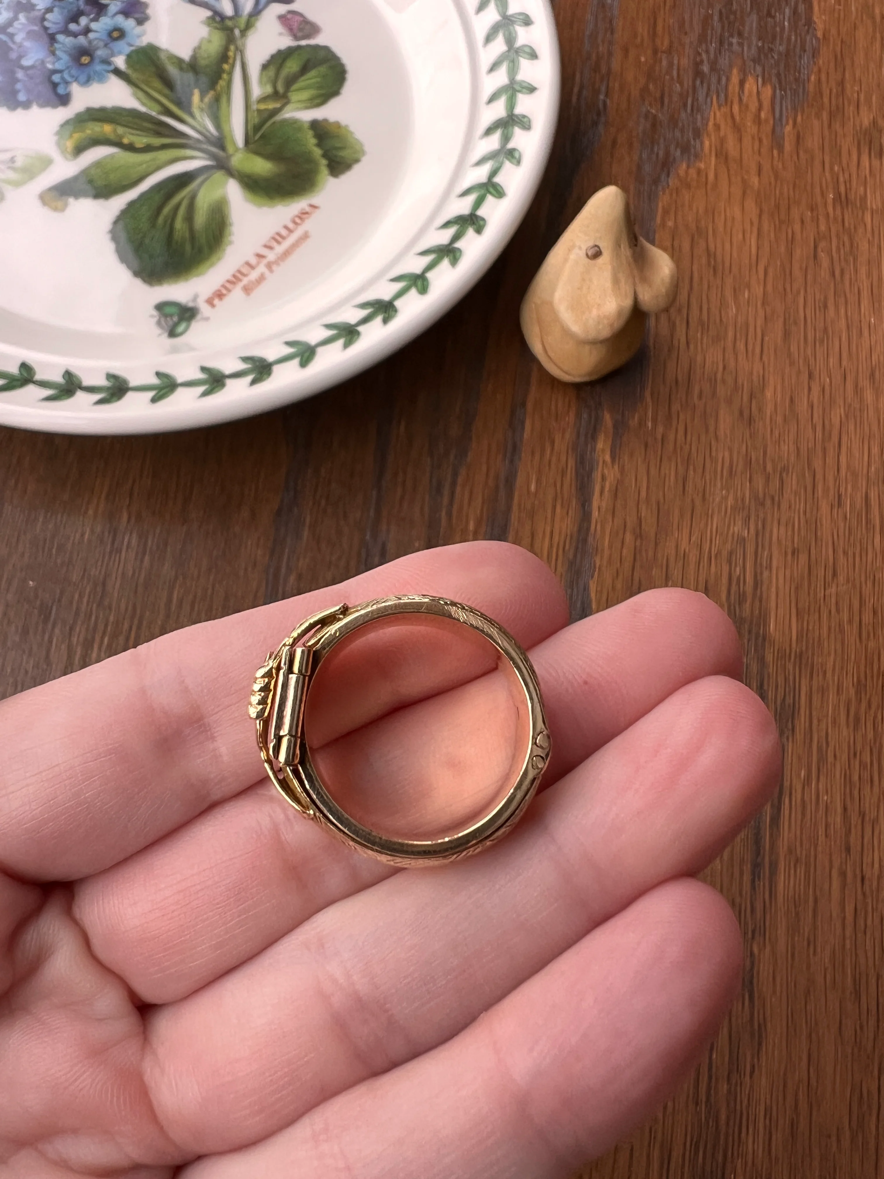 Rare Mazel Tov FEDE Hands Gimmel LOCKET Ring OPENING Secret Panel Doors Vintage to Antique 18k Gold - Image 19