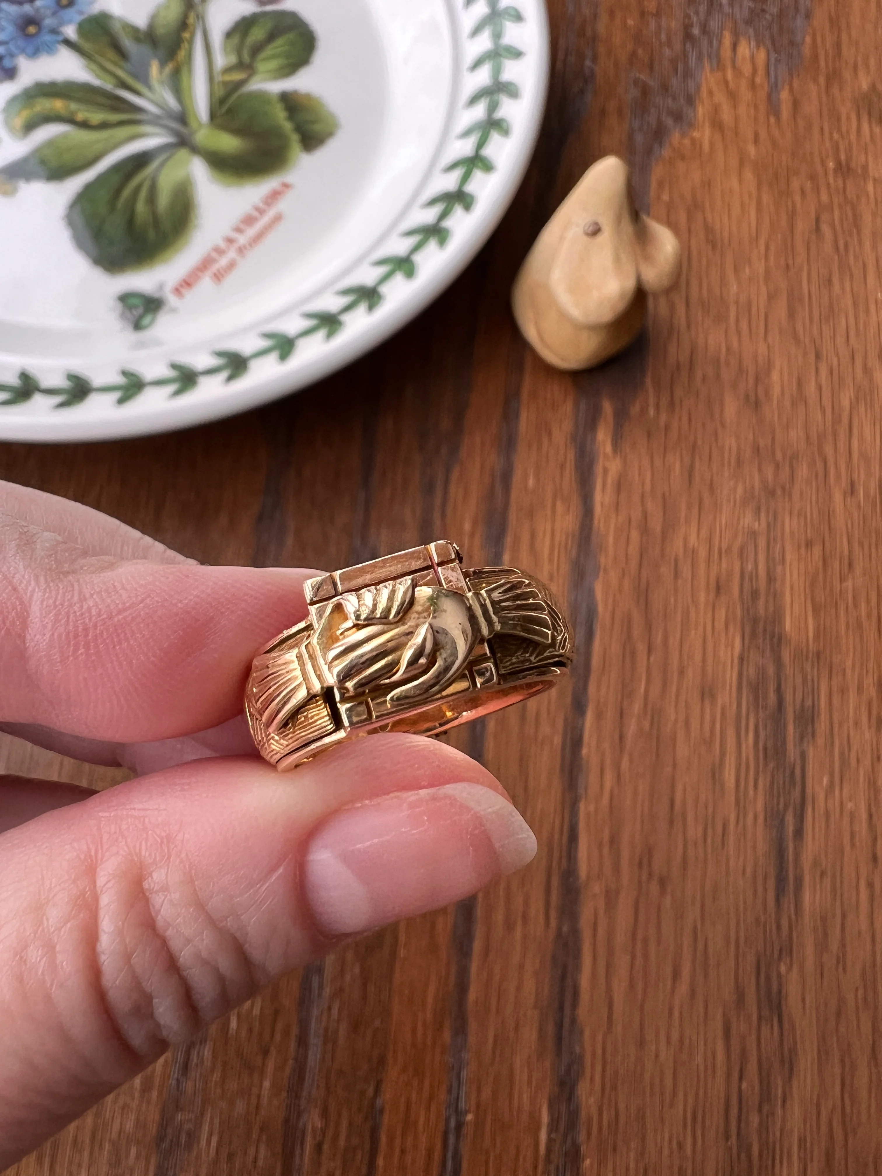 Rare Mazel Tov FEDE Hands Gimmel LOCKET Ring OPENING Secret Panel Doors Vintage to Antique 18k Gold - Image 21