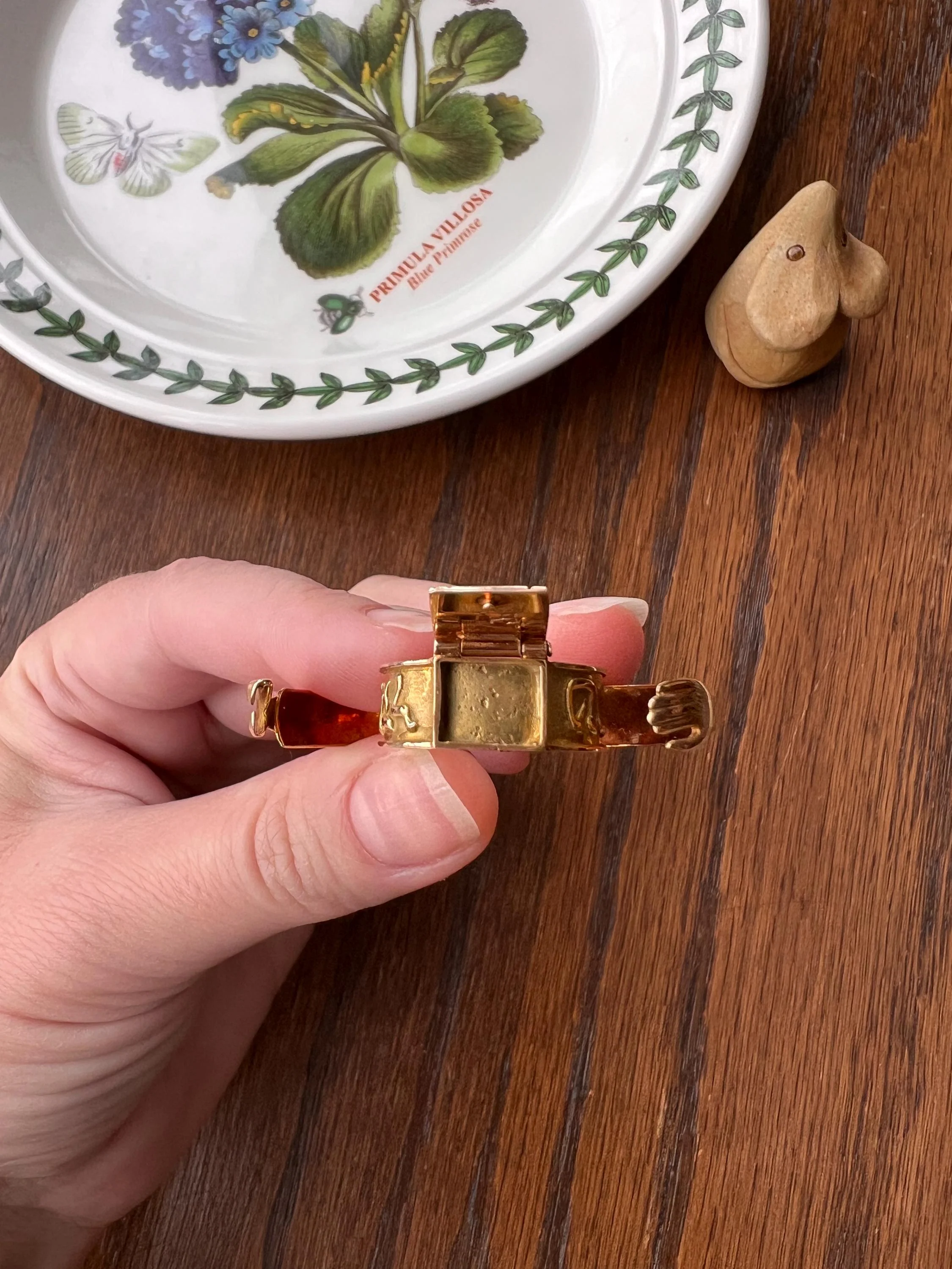 Rare Mazel Tov FEDE Hands Gimmel LOCKET Ring OPENING Secret Panel Doors Vintage to Antique 18k Gold - Image 4