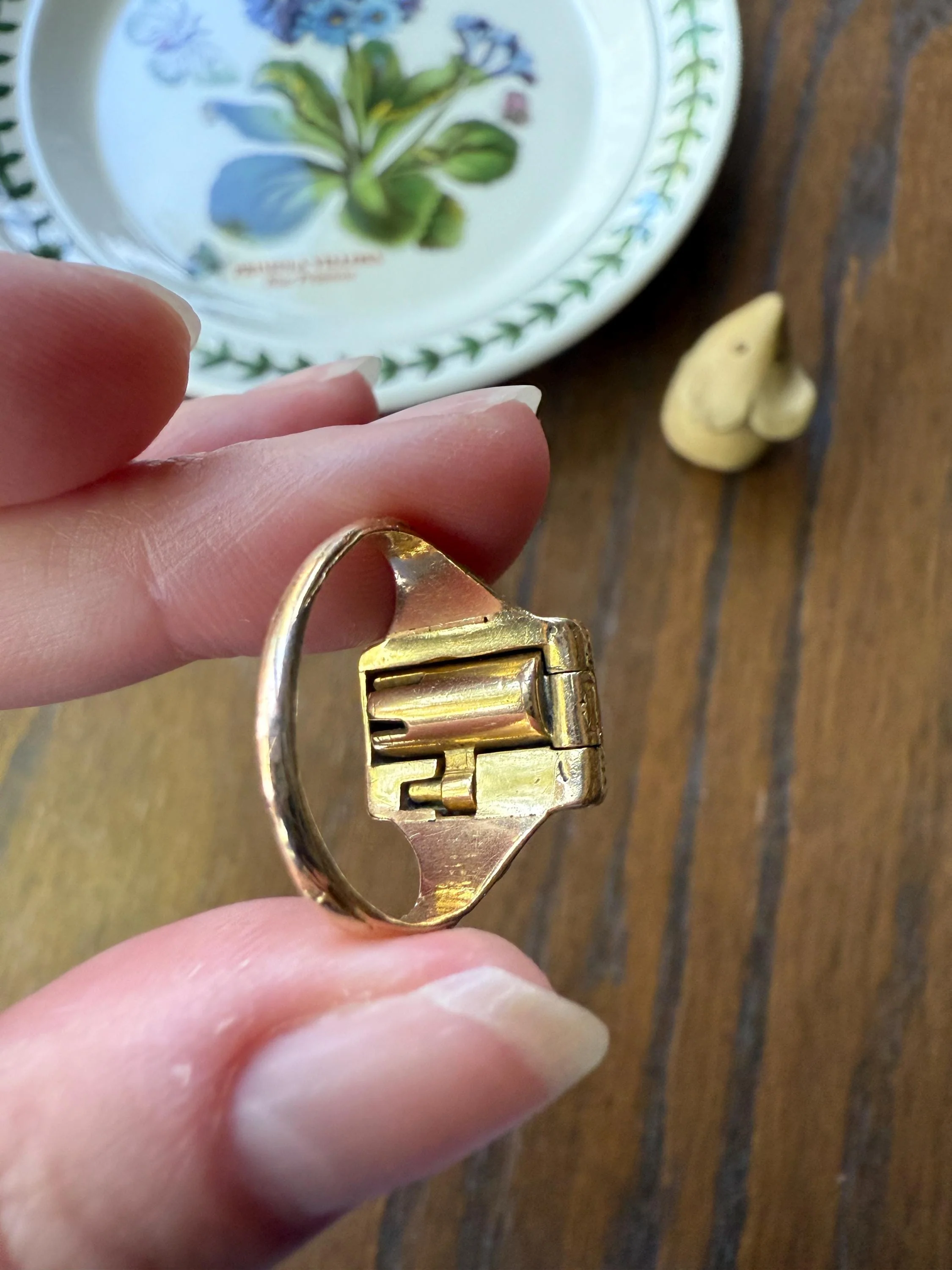 SECRET Hidden Key SIGNET Ring Heraldic Coat of Arms HEAVY 12g 18k Gold Unisex Wax Seal Historic Rare Stacker Ram Benner Crest - Image 10