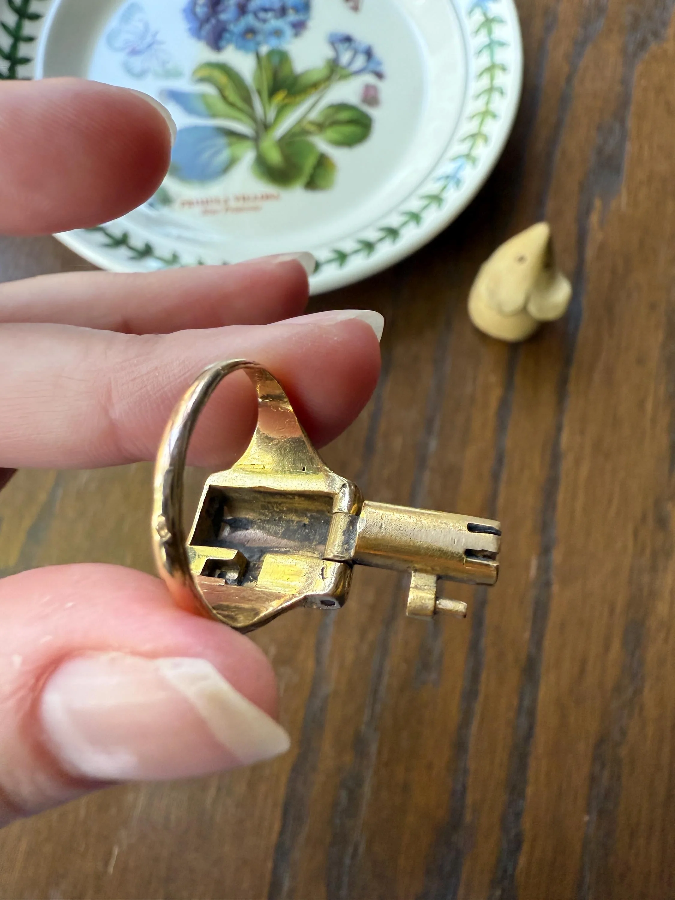 SECRET Hidden Key SIGNET Ring Heraldic Coat of Arms HEAVY 12g 18k Gold Unisex Wax Seal Historic Rare Stacker Ram Benner Crest - Image 3