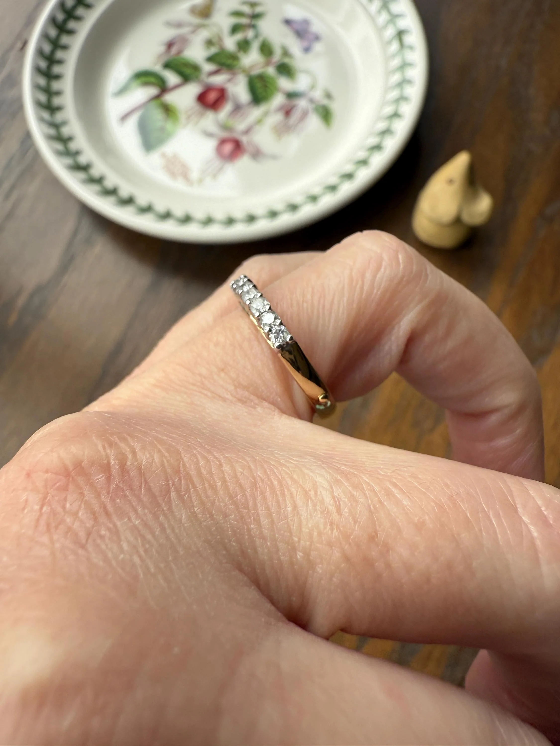 SECRET Je T'Aime Vintage " I Love You " In French Seven Diamond Two Part Hinged 9k Gold Double Band Ring - Image 11