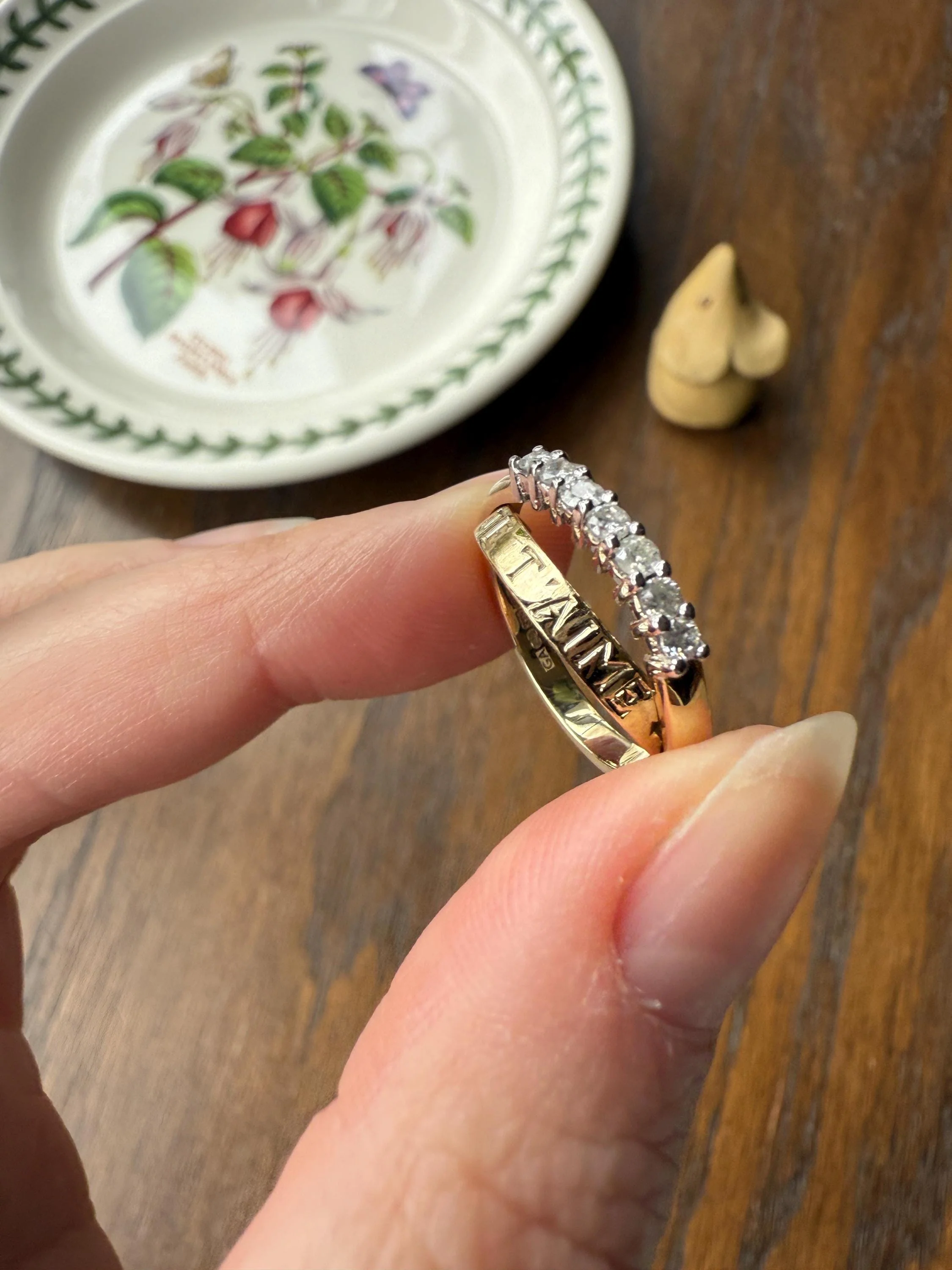 SECRET Je T'Aime Vintage " I Love You " In French Seven Diamond Two Part Hinged 9k Gold Double Band Ring - Image 12