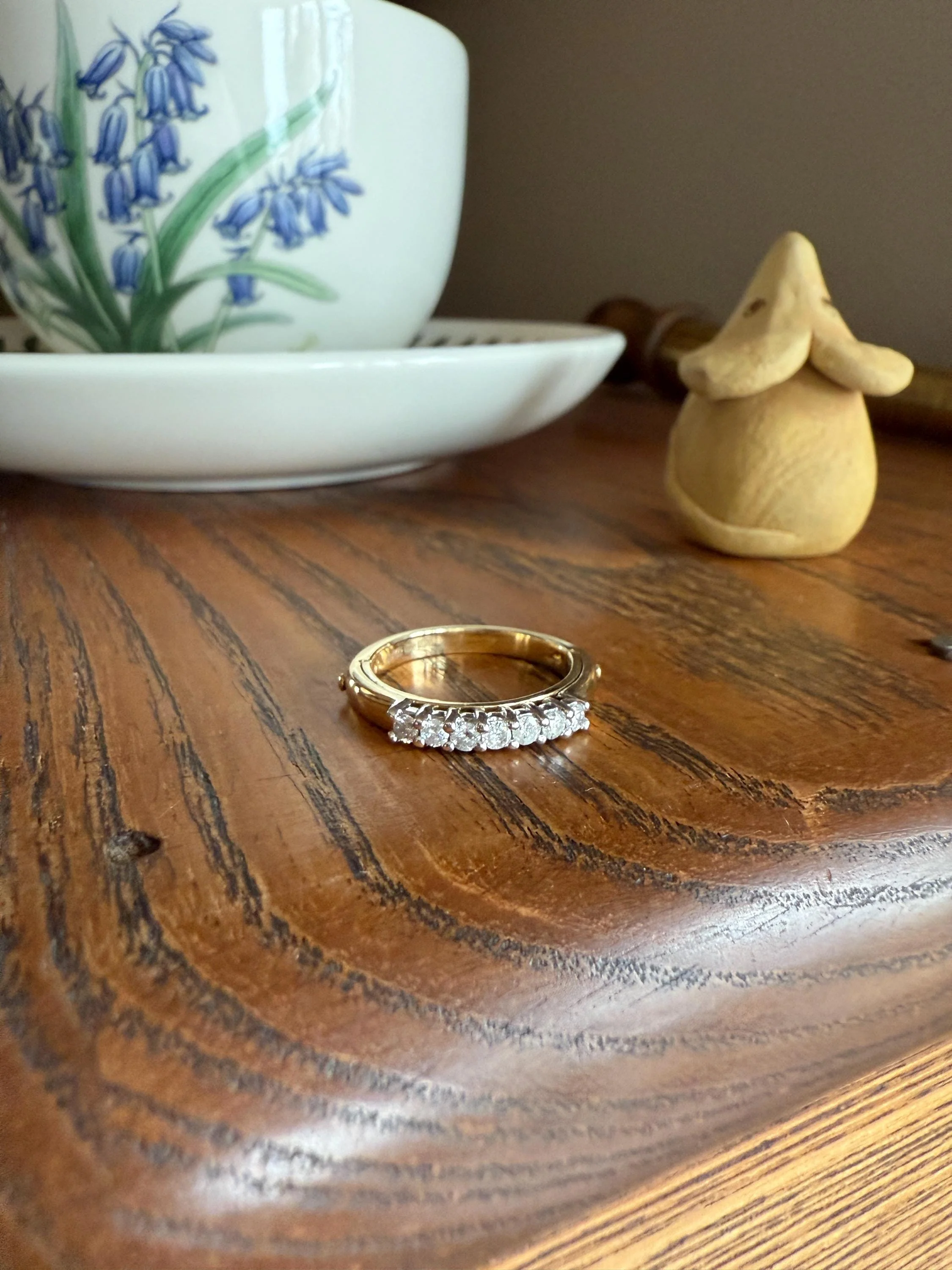 SECRET Je T'Aime Vintage " I Love You " In French Seven Diamond Two Part Hinged 9k Gold Double Band Ring - Image 2